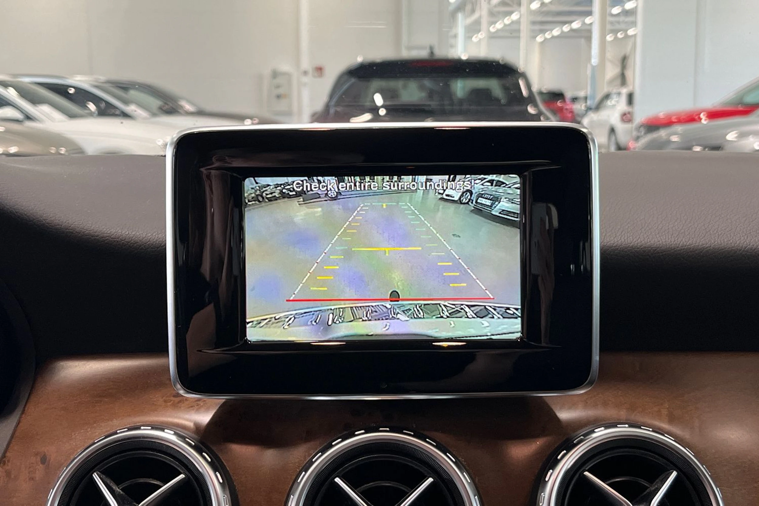 valkoinen Mercedes-Benz GLA 2014 kuva 19.