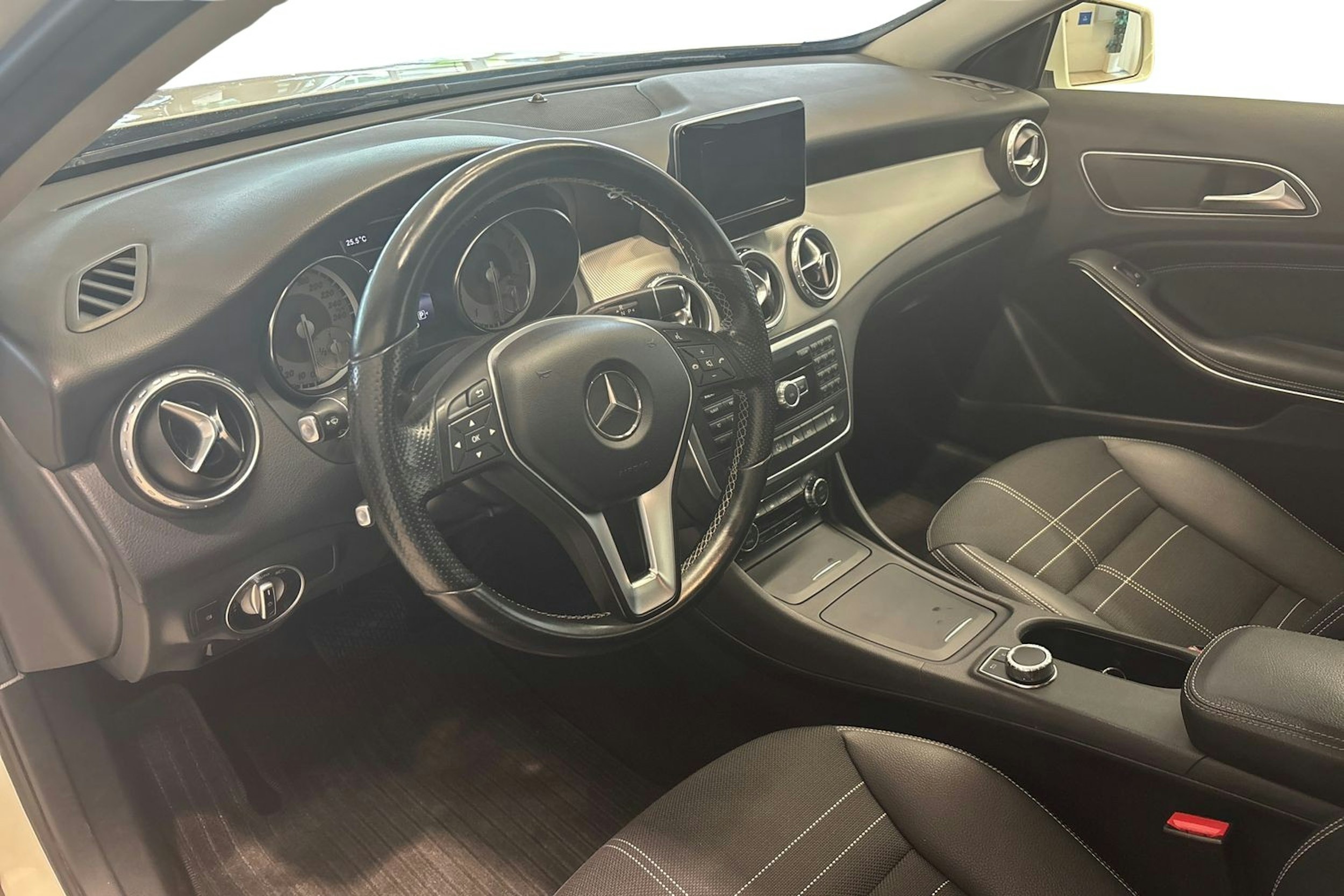 valkoinen Mercedes-Benz GLA 2014 kuva 7.