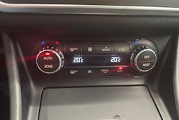 valkoinen Mercedes-Benz GLA 2014 kuva 22.