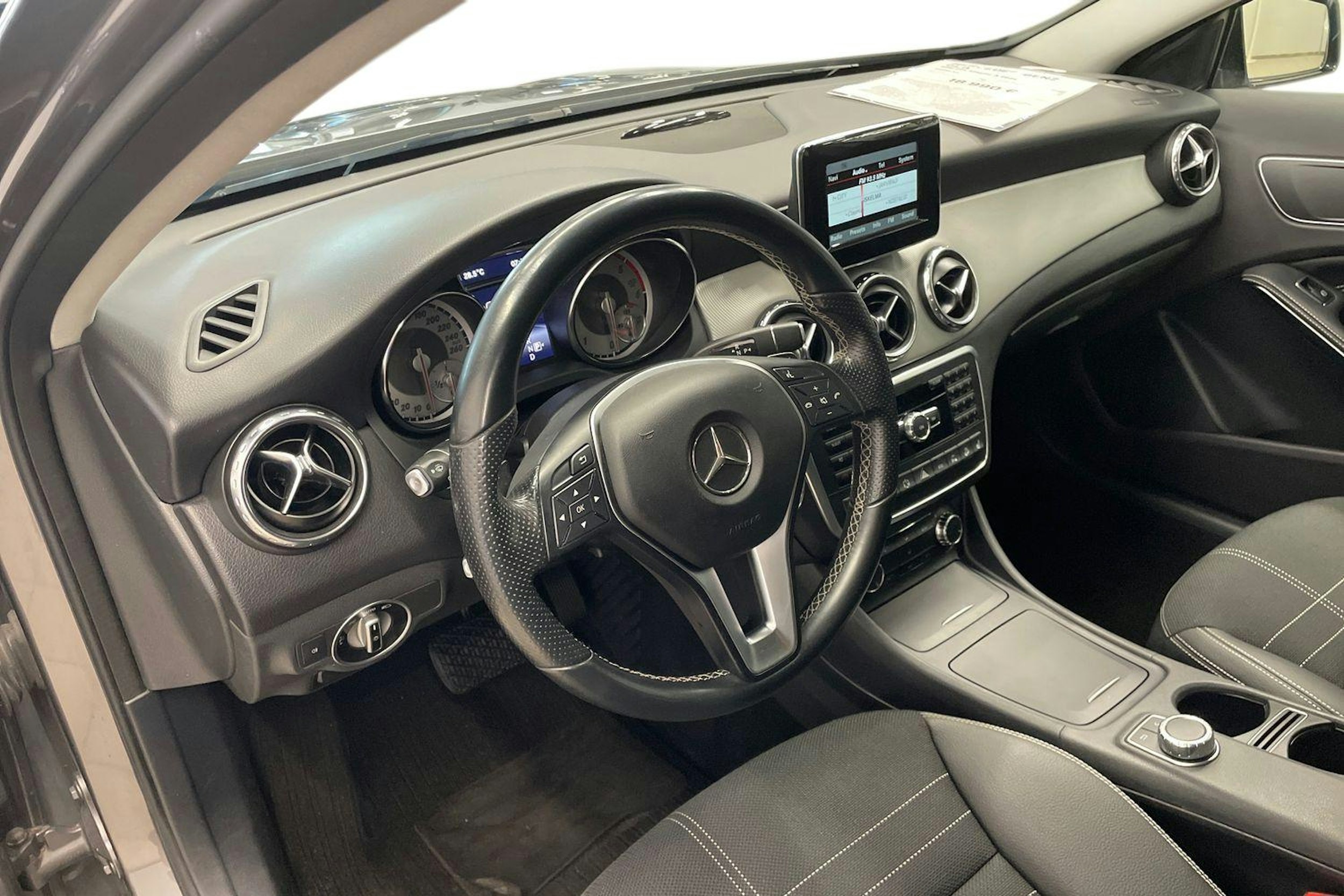 Harmaa Mercedes-Benz GLA 2014 kuva 7.
