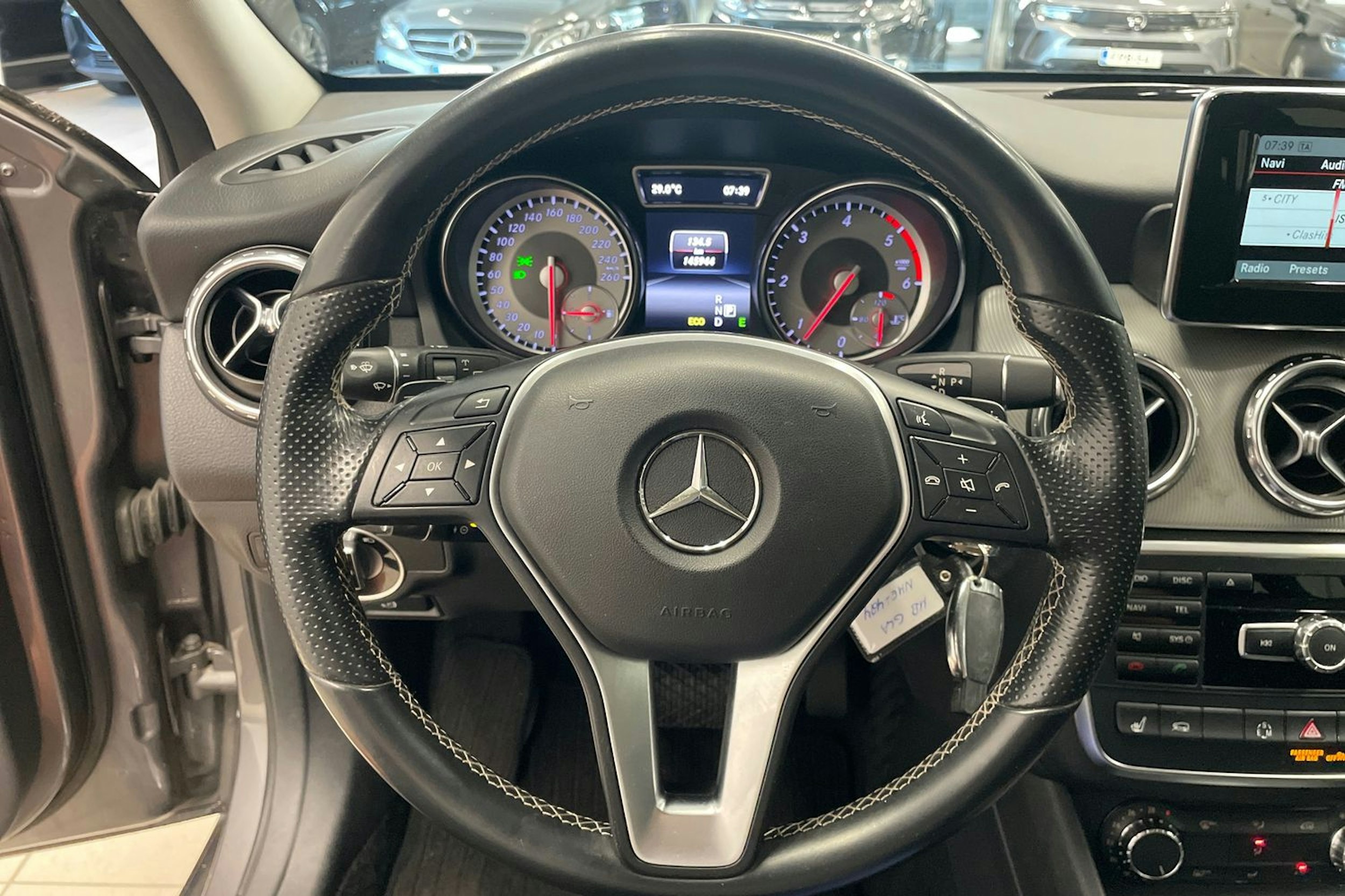 Harmaa Mercedes-Benz GLA 2014 kuva 14.