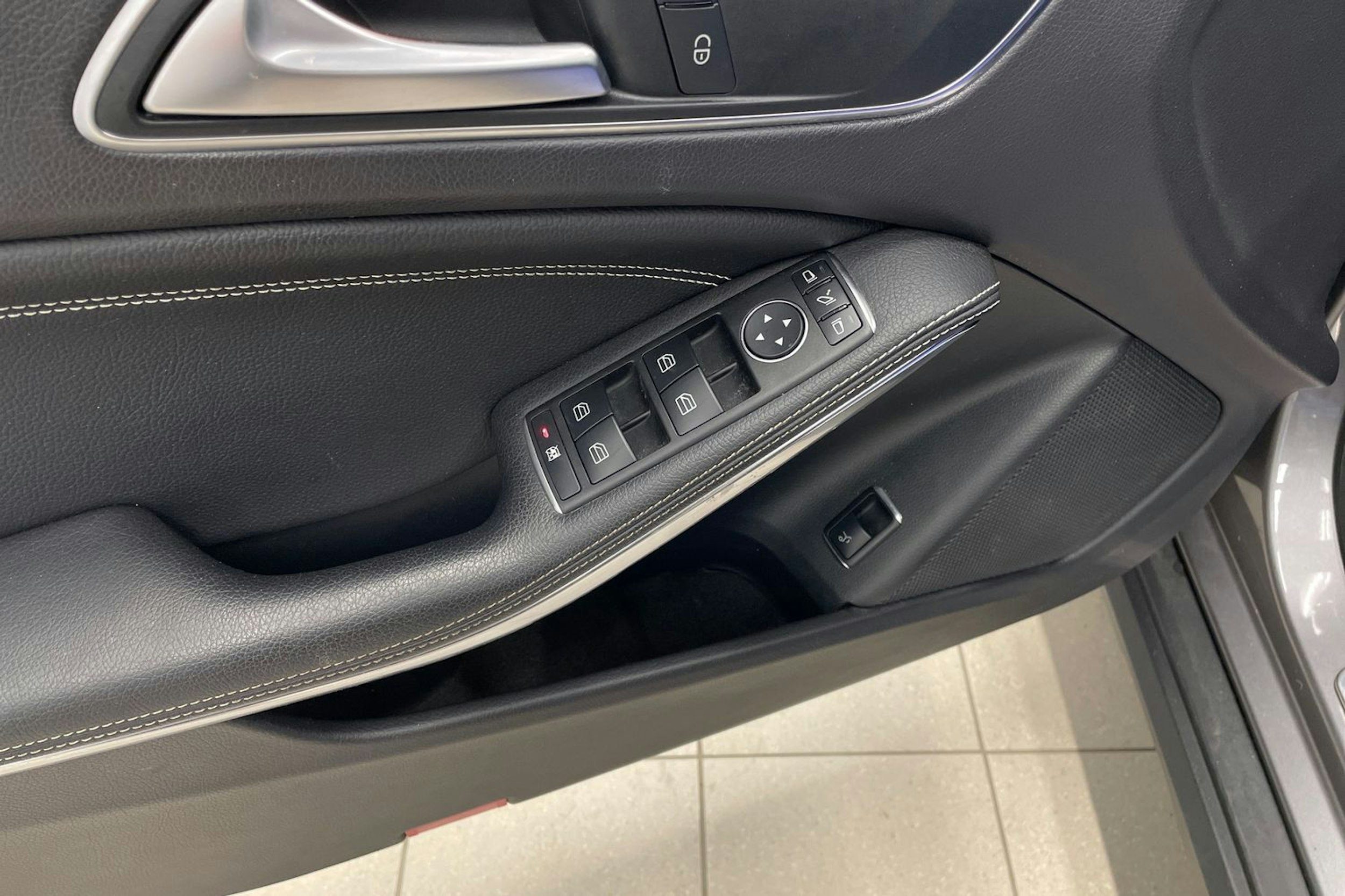 Harmaa Mercedes-Benz GLA 2014 kuva 19.