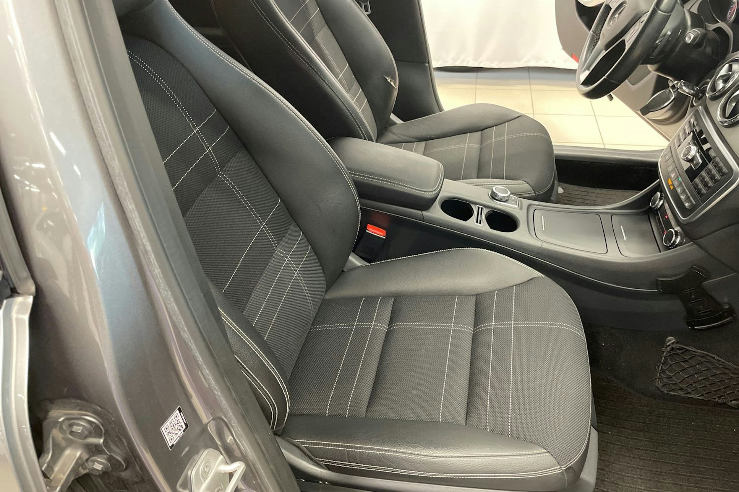 Harmaa Mercedes-Benz GLA 2014 kuva 24.