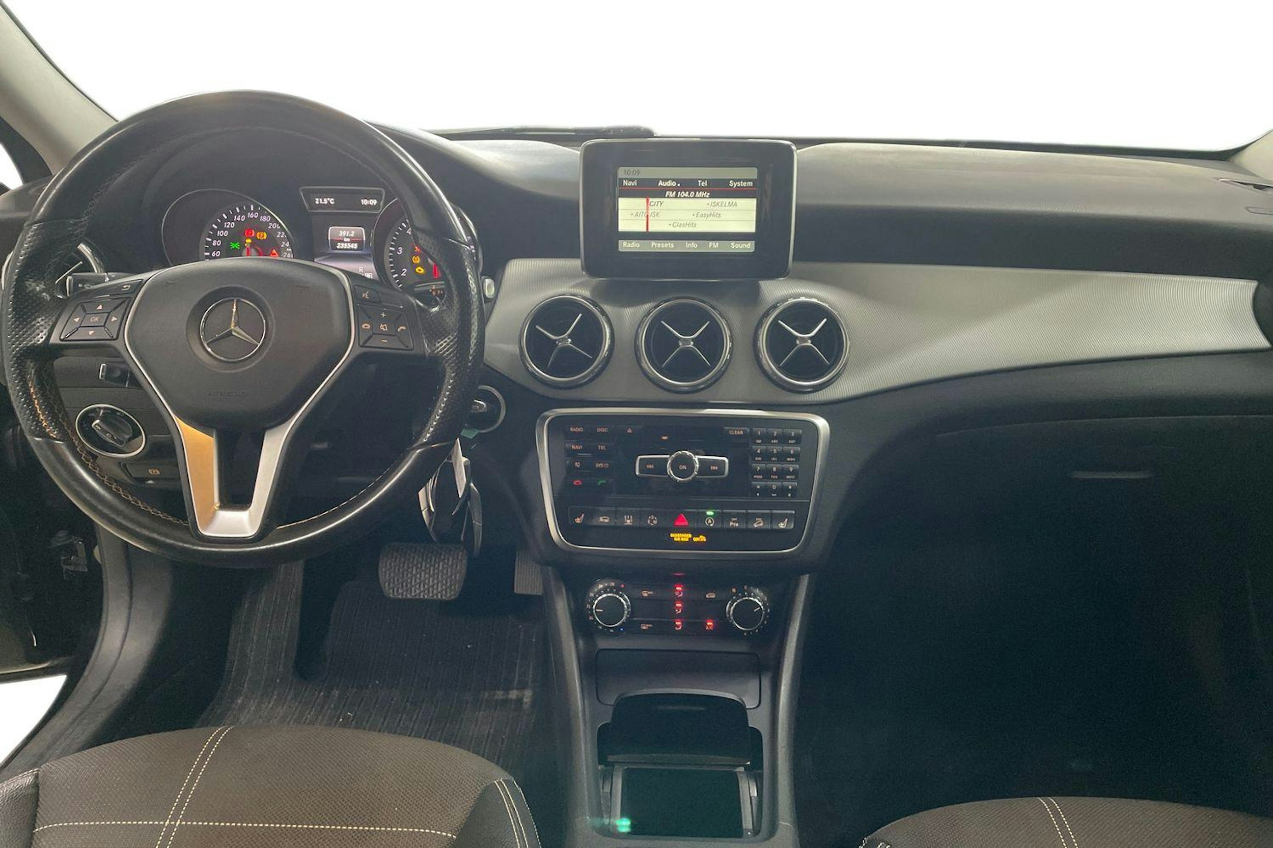Musta Mercedes-Benz GLA 2014 kuva 9.