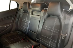 Musta Mercedes-Benz GLA 2014 kuva 10.