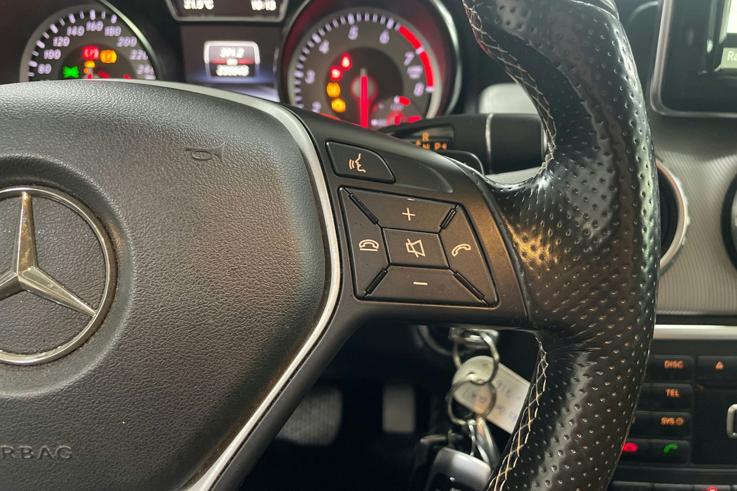 Musta Mercedes-Benz GLA 2014 kuva 16.