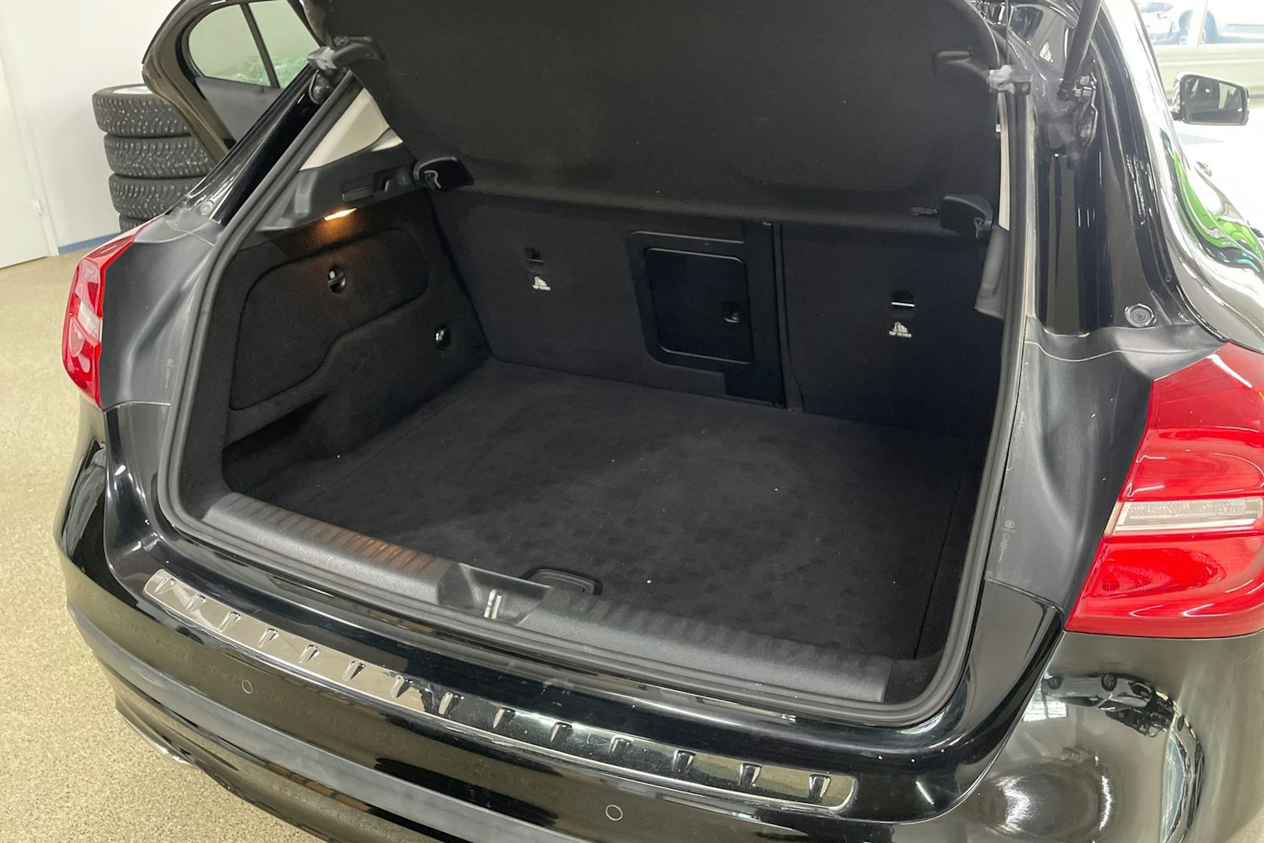 Musta Mercedes-Benz GLA 2014 kuva 22.