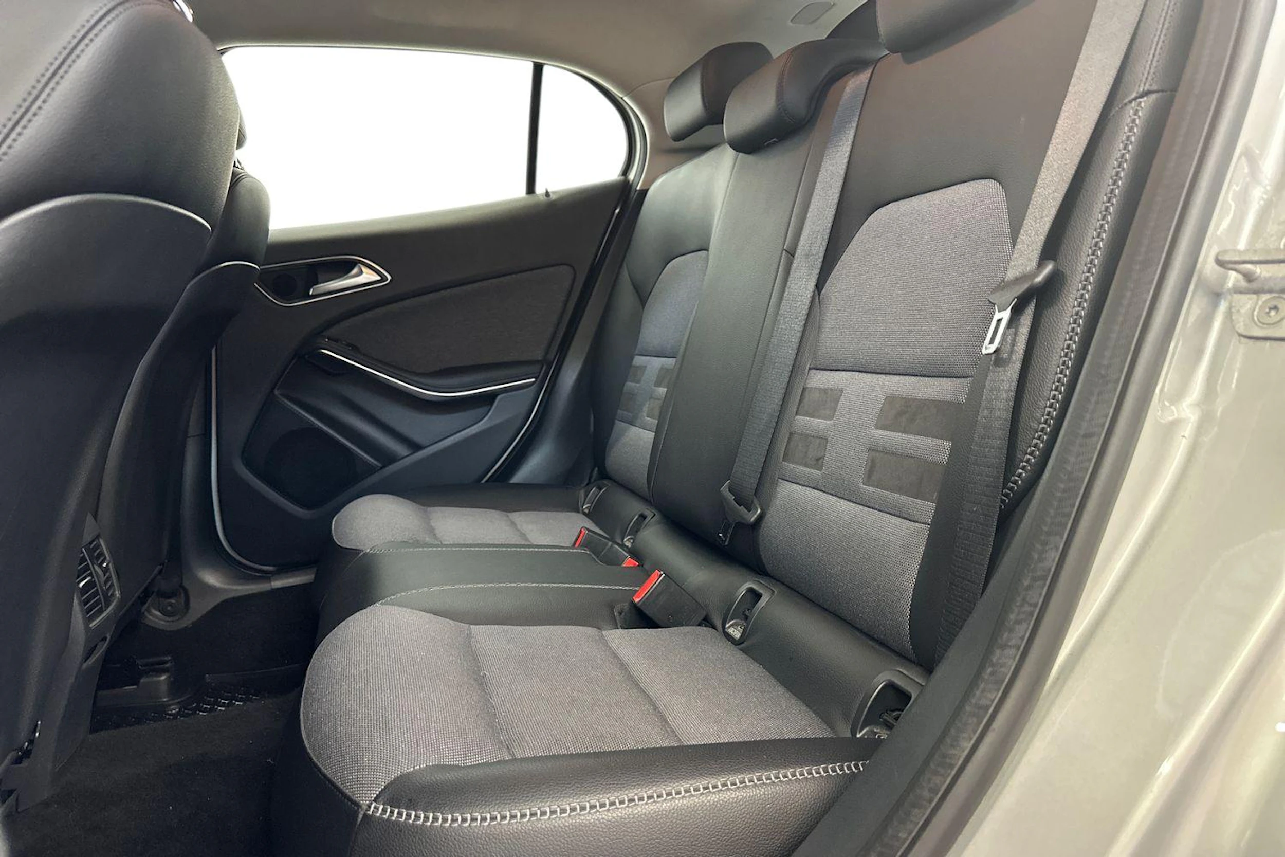 harmaa Mercedes-Benz GLA 2015 kuva 8.