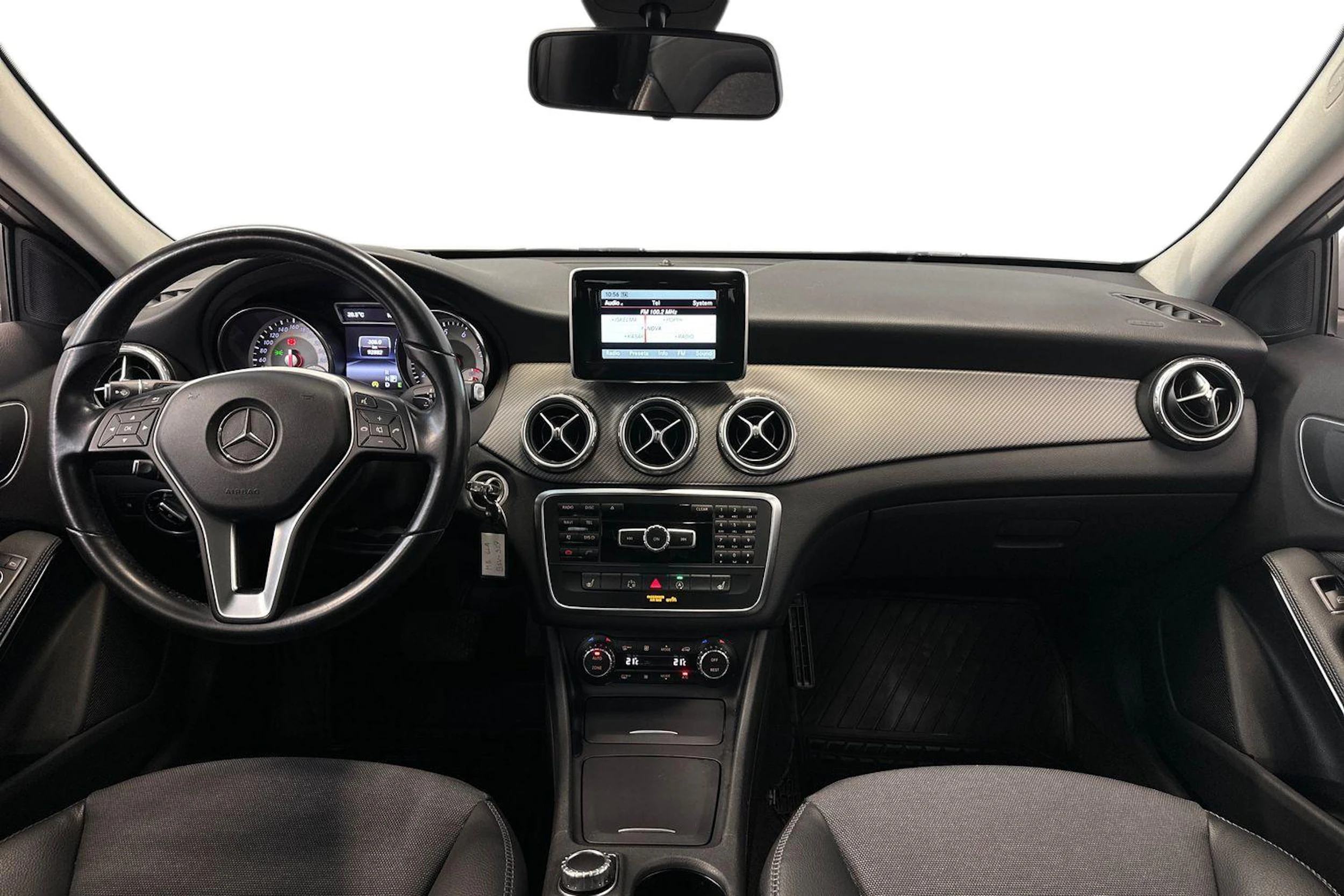 harmaa Mercedes-Benz GLA 2015 kuva 9.