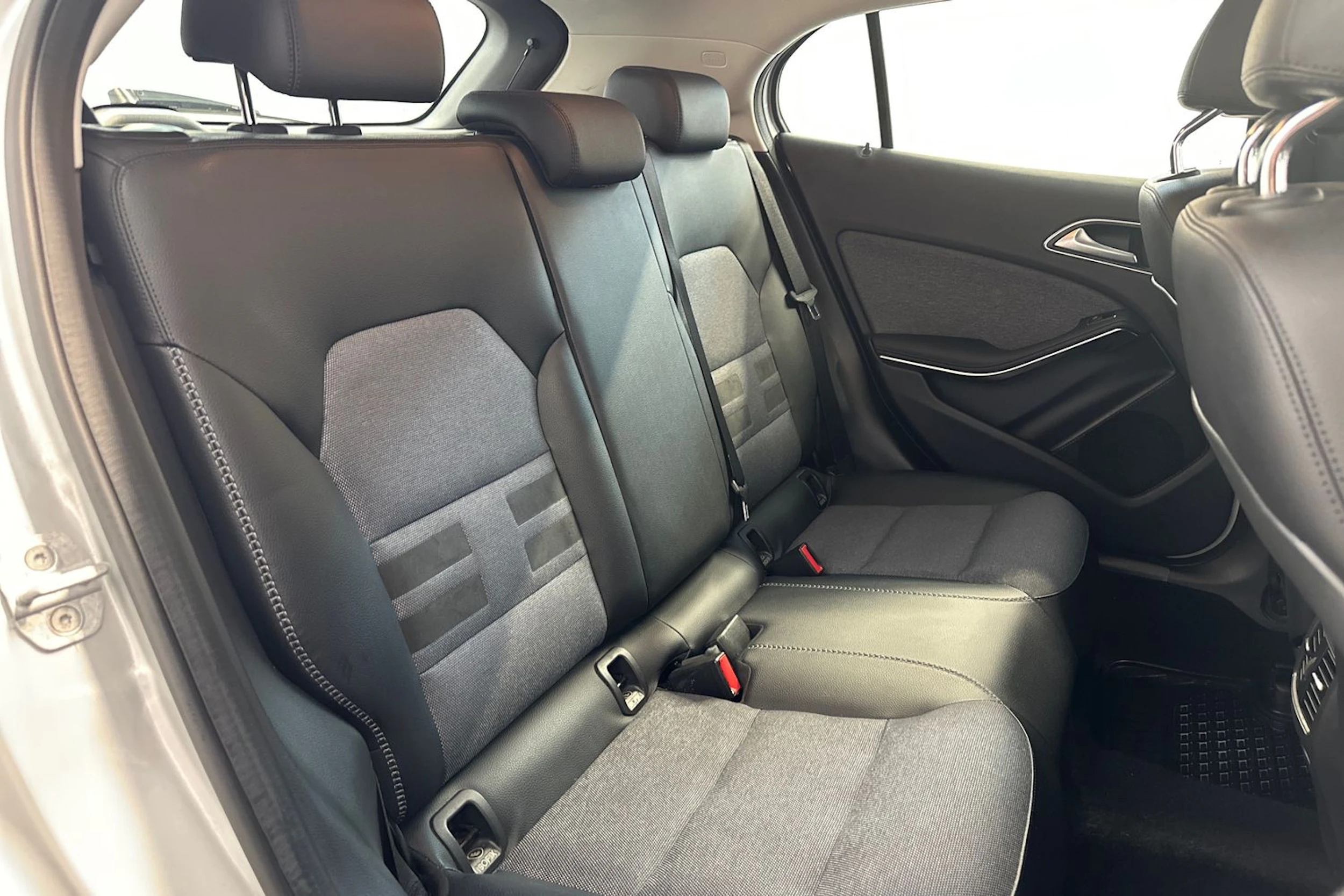 harmaa Mercedes-Benz GLA 2015 kuva 10.