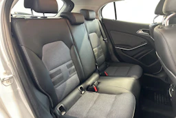 harmaa Mercedes-Benz GLA 2015 kuva 10.
