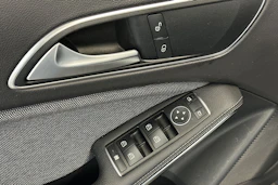 harmaa Mercedes-Benz GLA 2015 kuva 14.