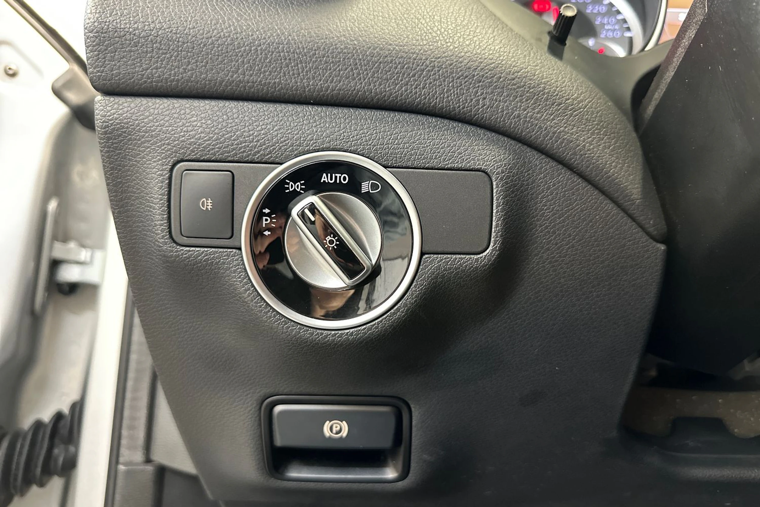 harmaa Mercedes-Benz GLA 2015 kuva 15.