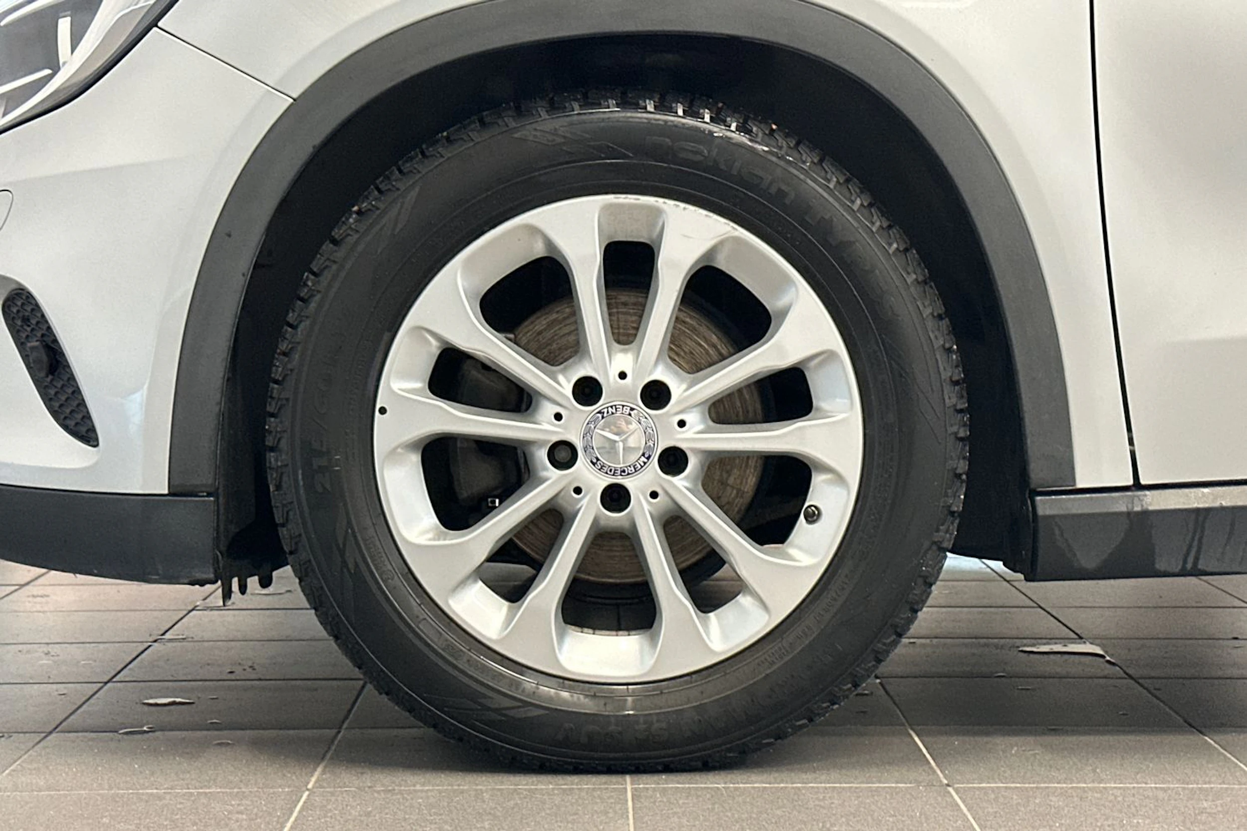 harmaa Mercedes-Benz GLA 2015 kuva 24.