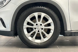 harmaa Mercedes-Benz GLA 2015 kuva 24.