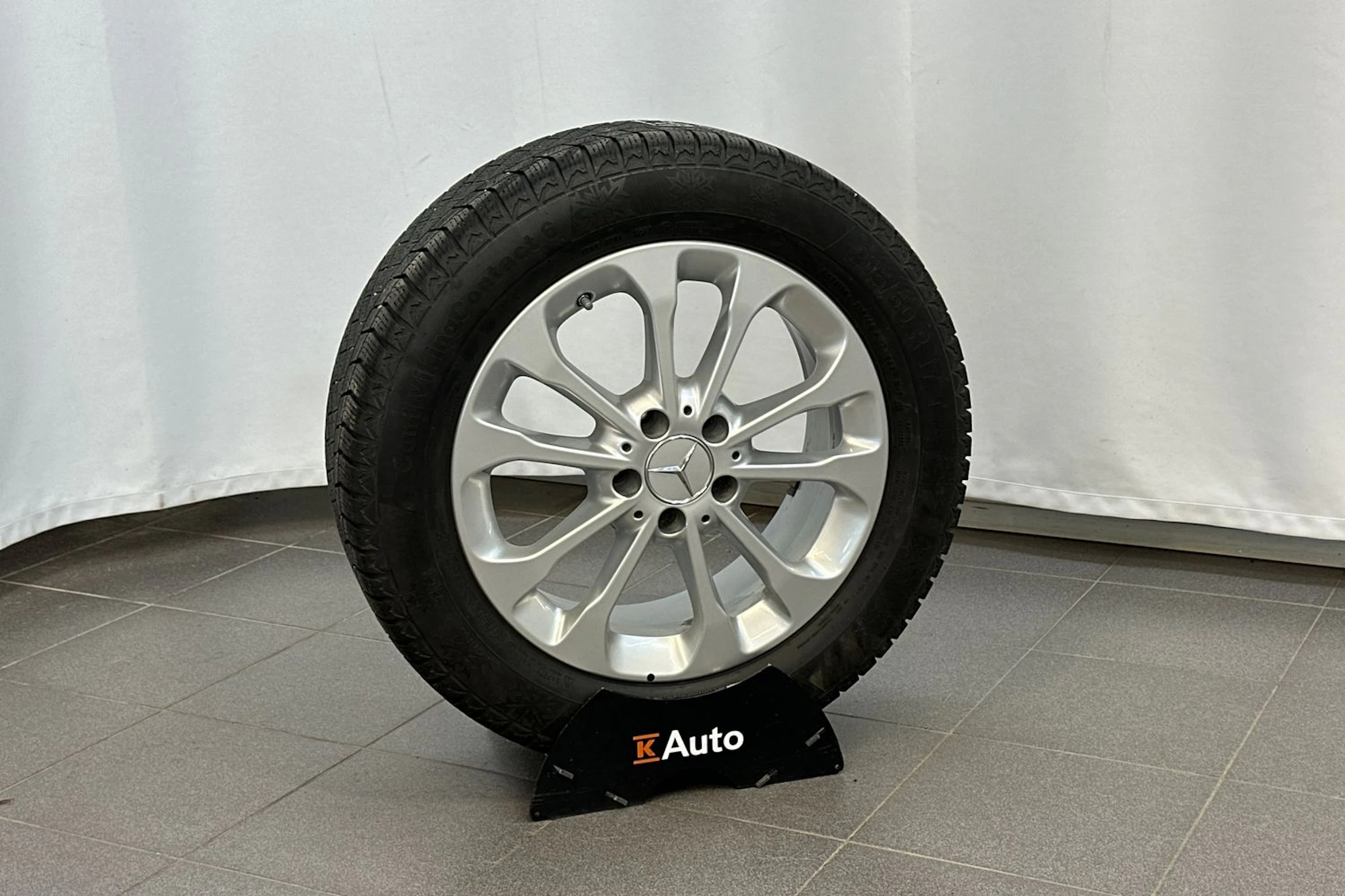 harmaa Mercedes-Benz GLA 2015 kuva 28.
