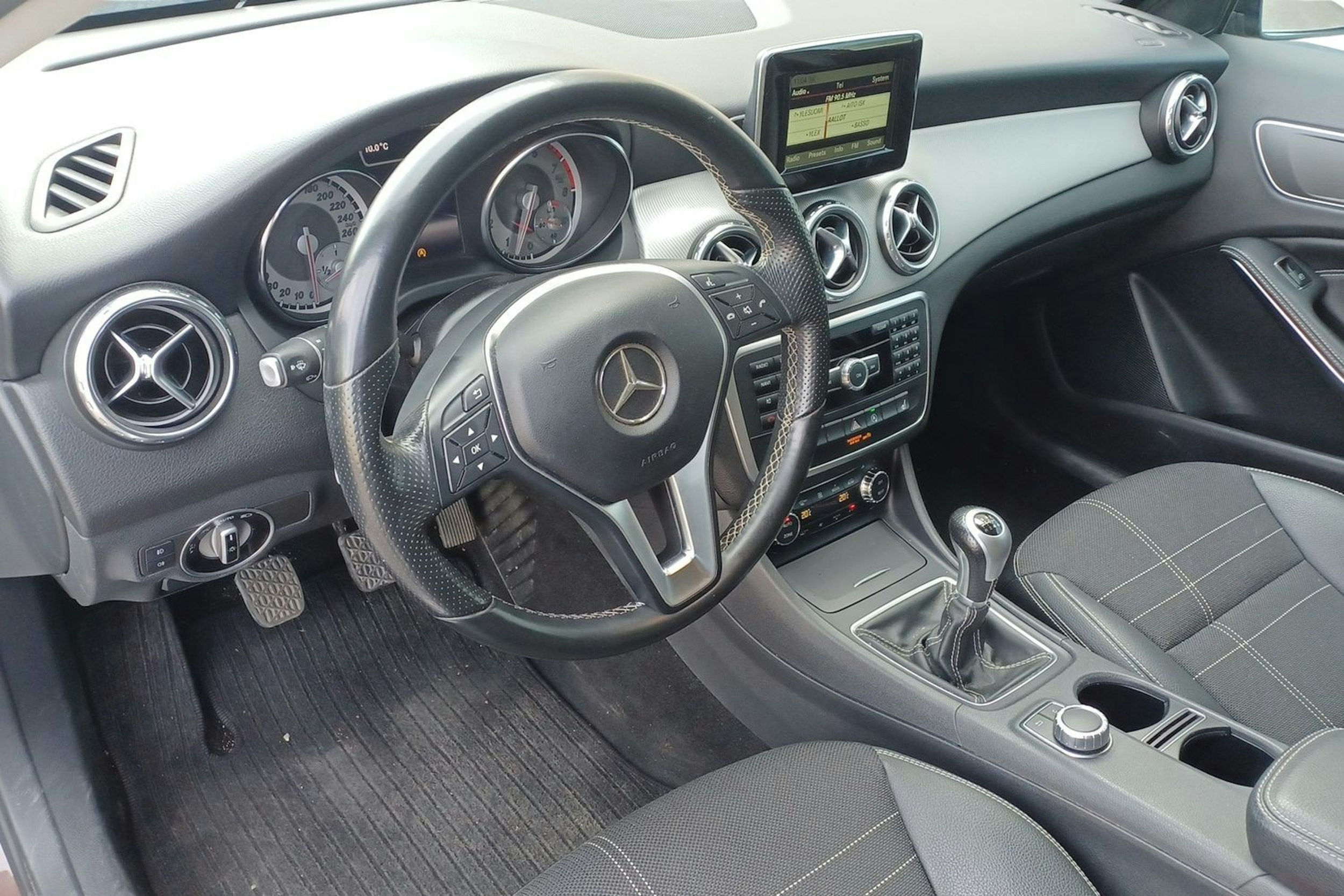met. ruskea (beige) Mercedes-Benz GLA 2015 kuva 3.