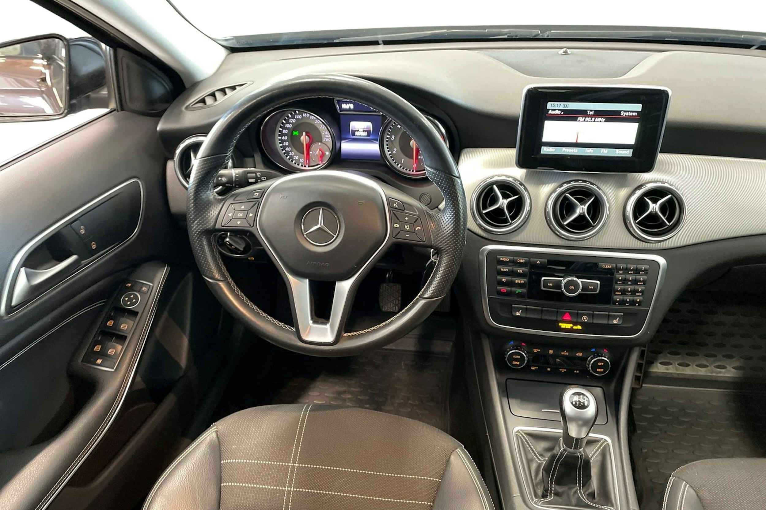 met. ruskea (beige) Mercedes-Benz GLA 2015 kuva 9.