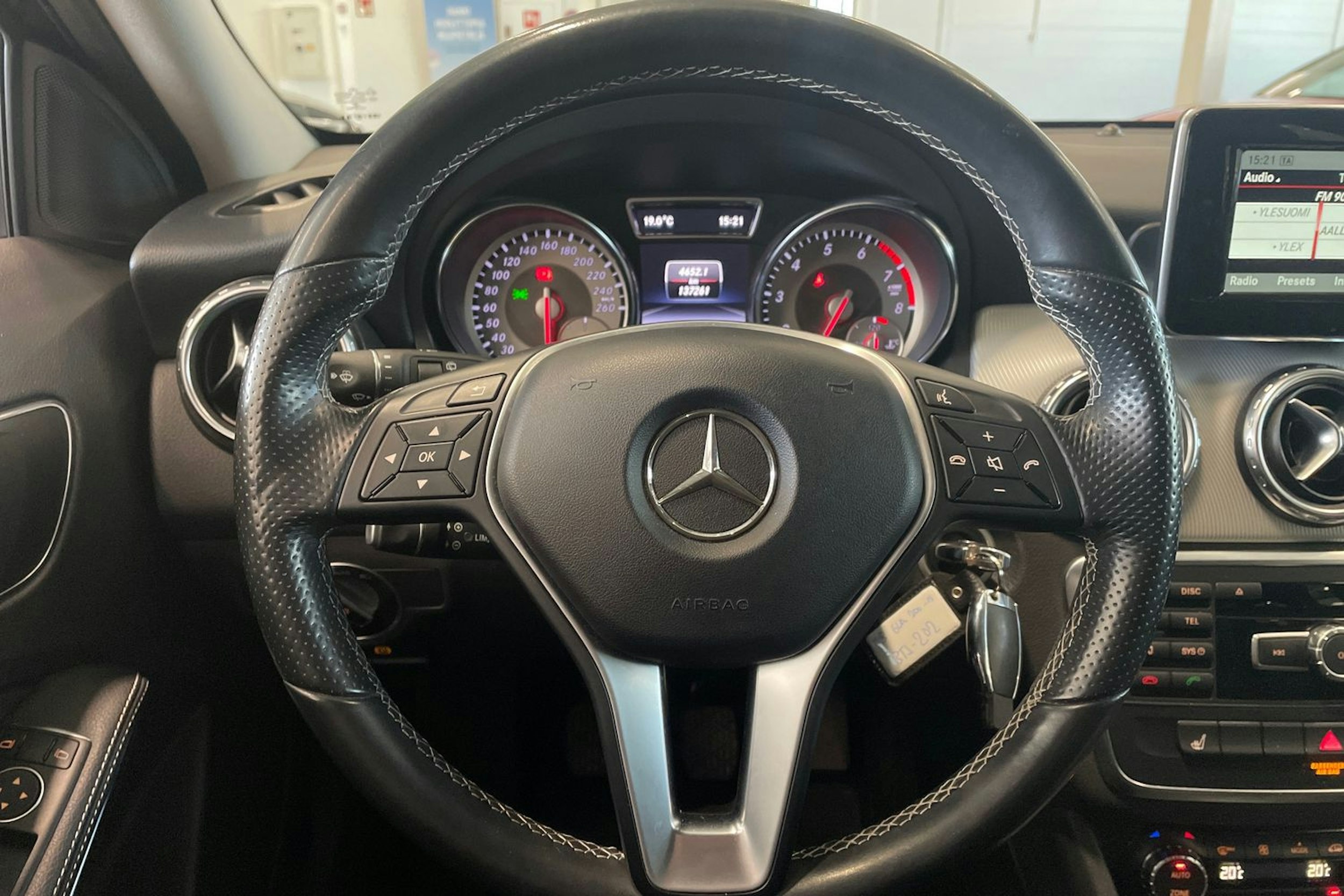met. ruskea (beige) Mercedes-Benz GLA 2015 kuva 15.