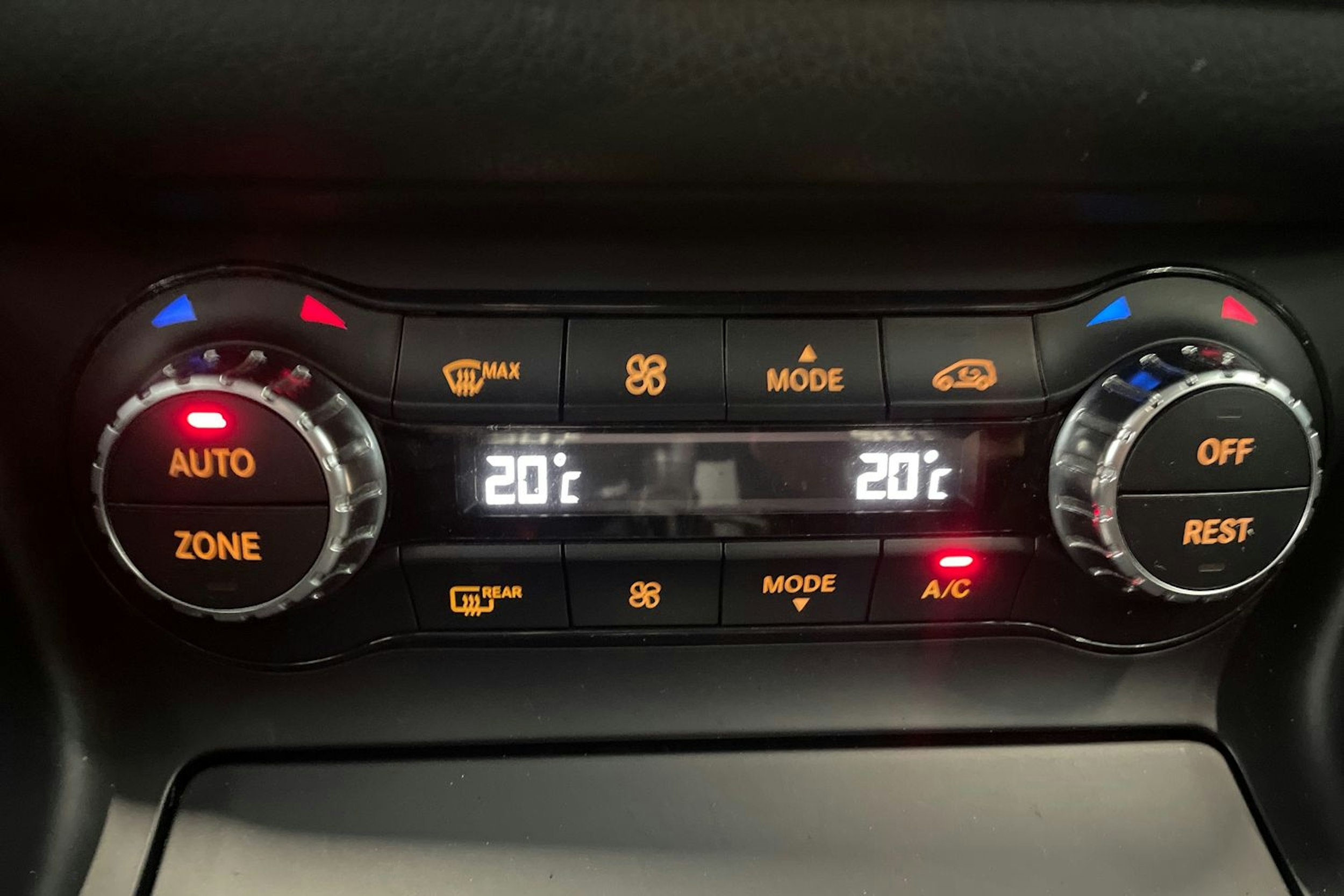 met. ruskea (beige) Mercedes-Benz GLA 2015 kuva 24.