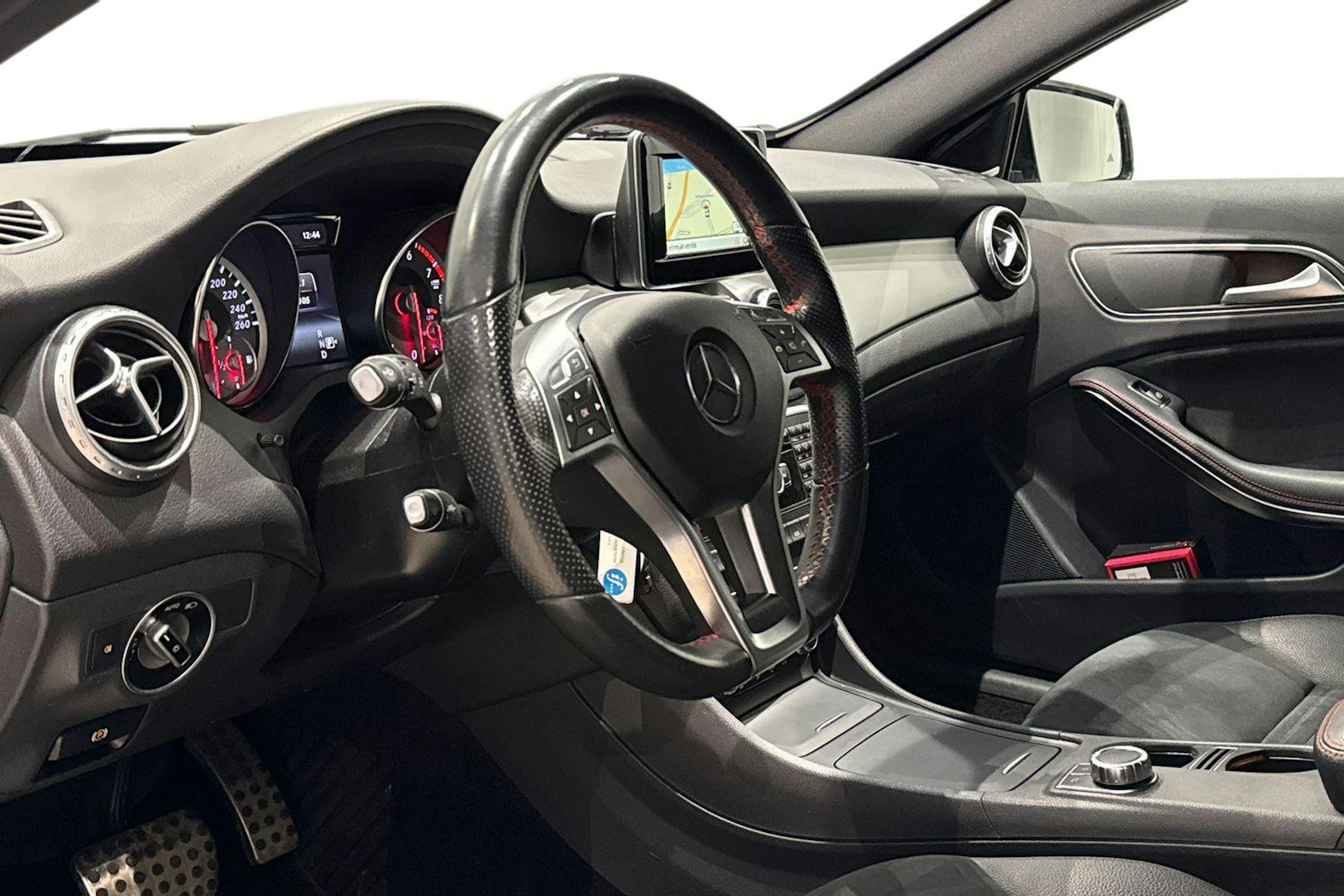 met. harmaa Mercedes-Benz GLA 2015 kuva 7.