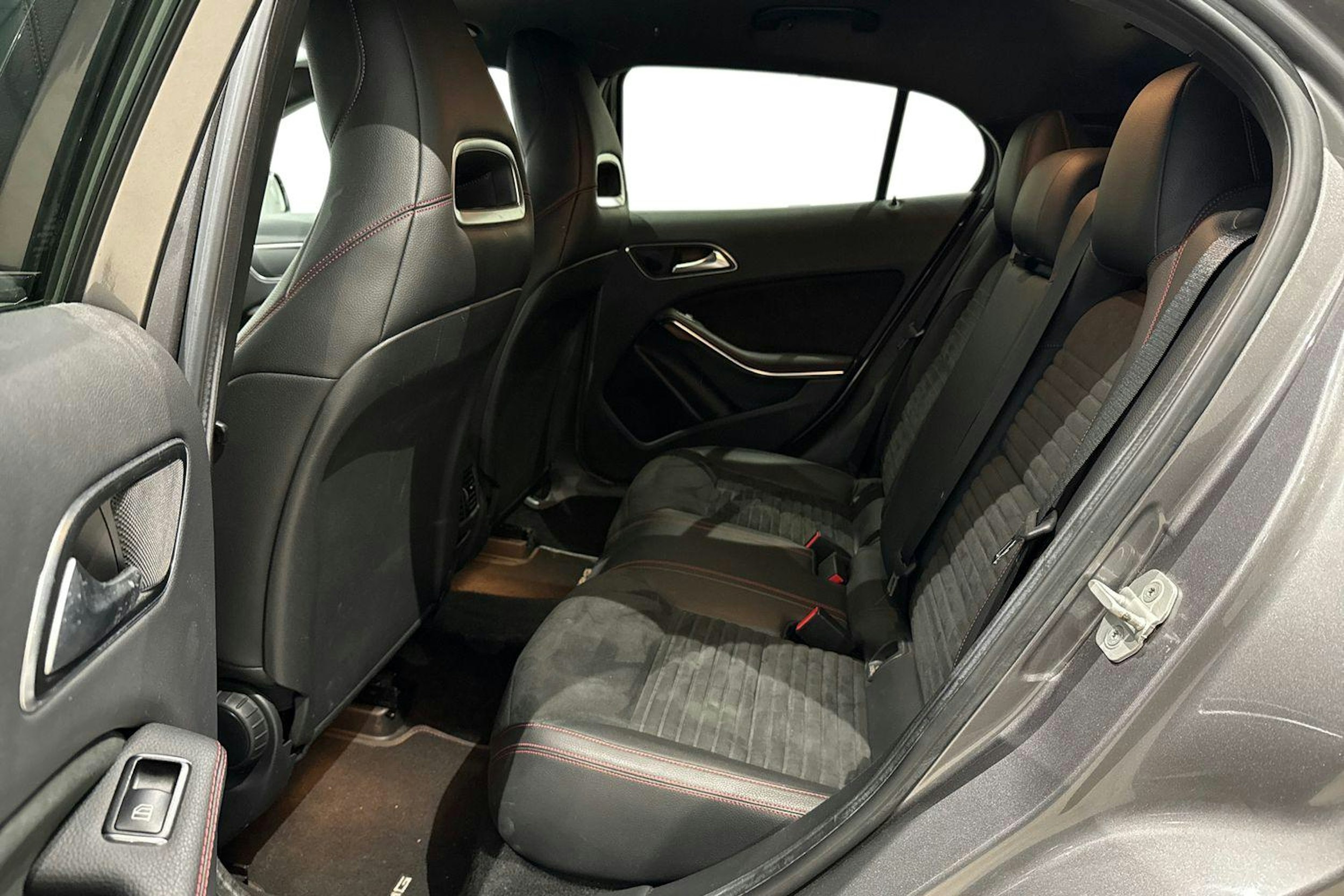 met. harmaa Mercedes-Benz GLA 2015 kuva 10.