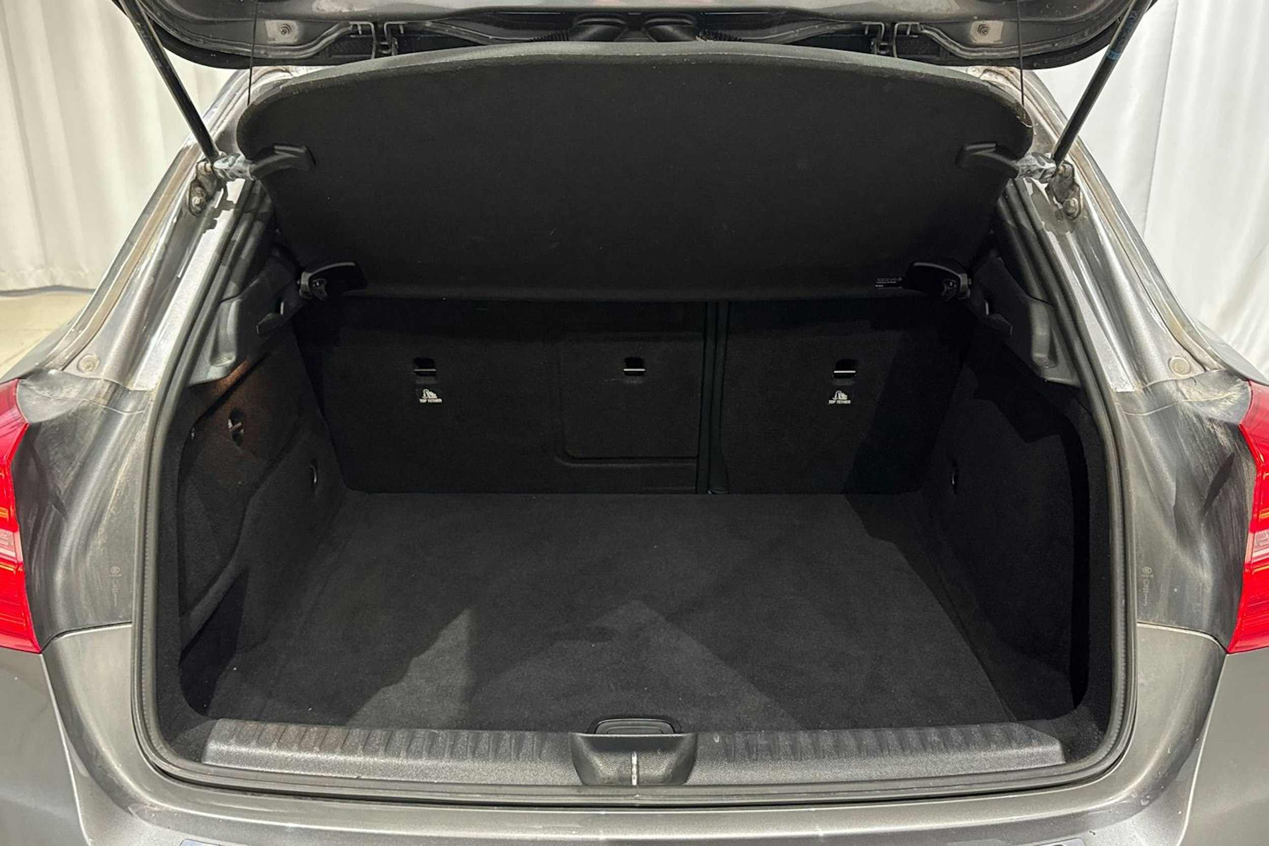 met. harmaa Mercedes-Benz GLA 2015 kuva 15.