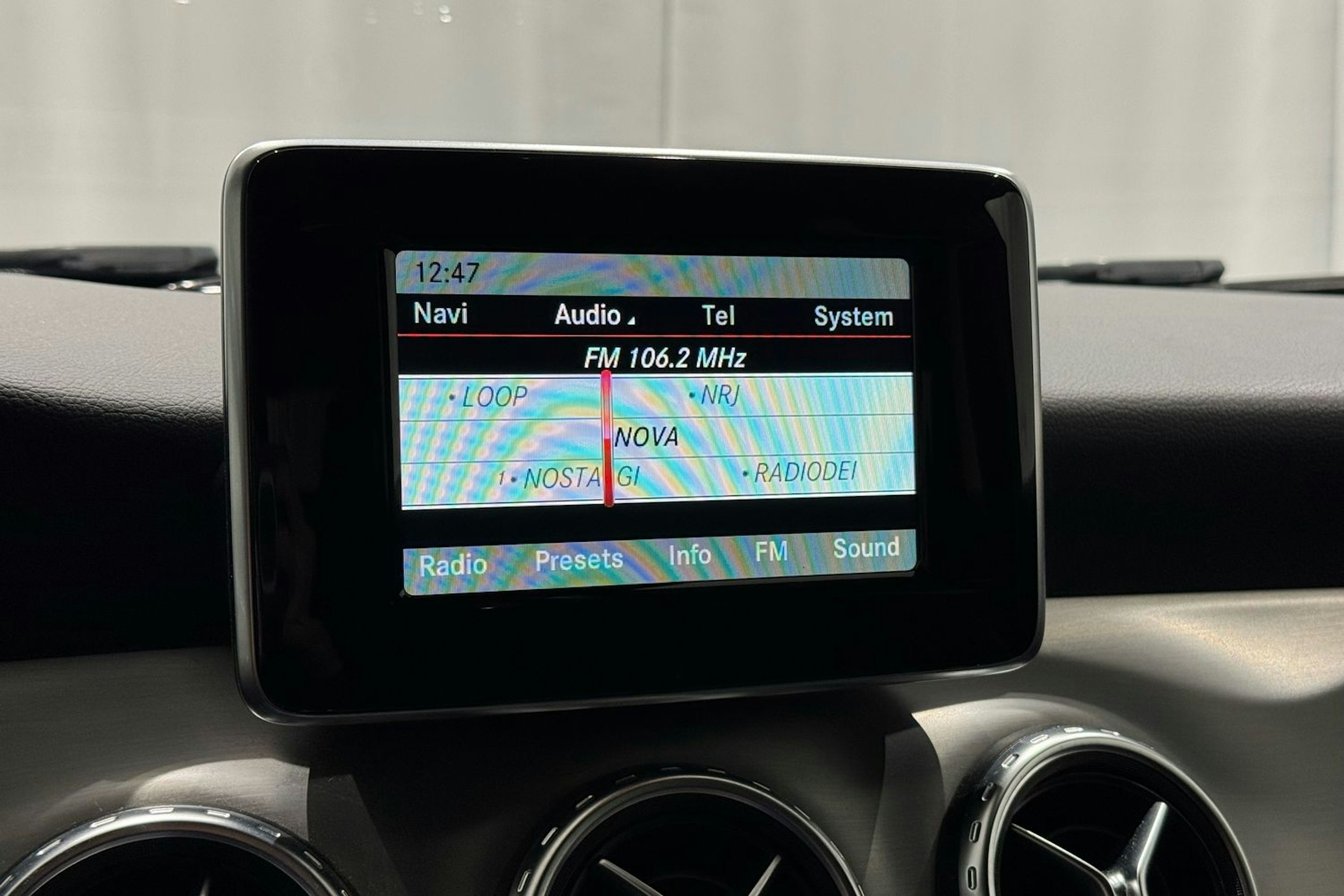 met. harmaa Mercedes-Benz GLA 2015 kuva 21.