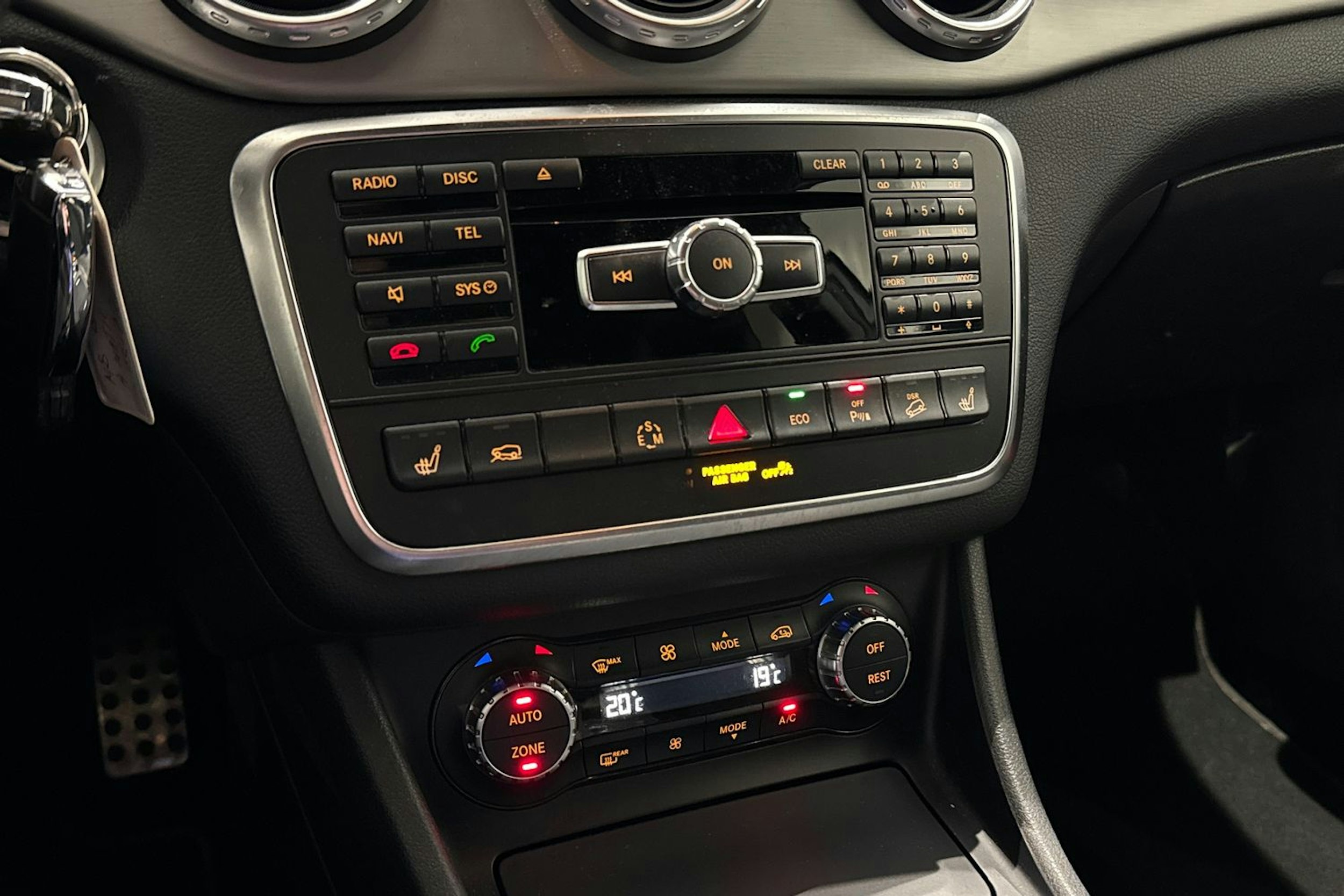 met. harmaa Mercedes-Benz GLA 2015 kuva 23.