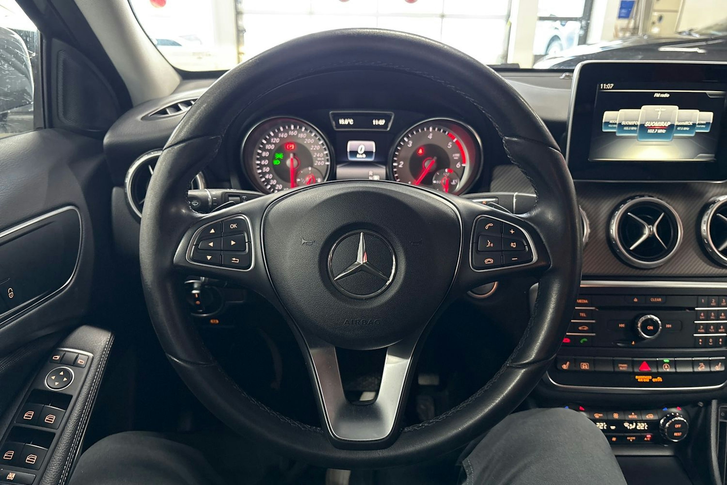Harmaa Mercedes-Benz GLA 2016 kuva 14.