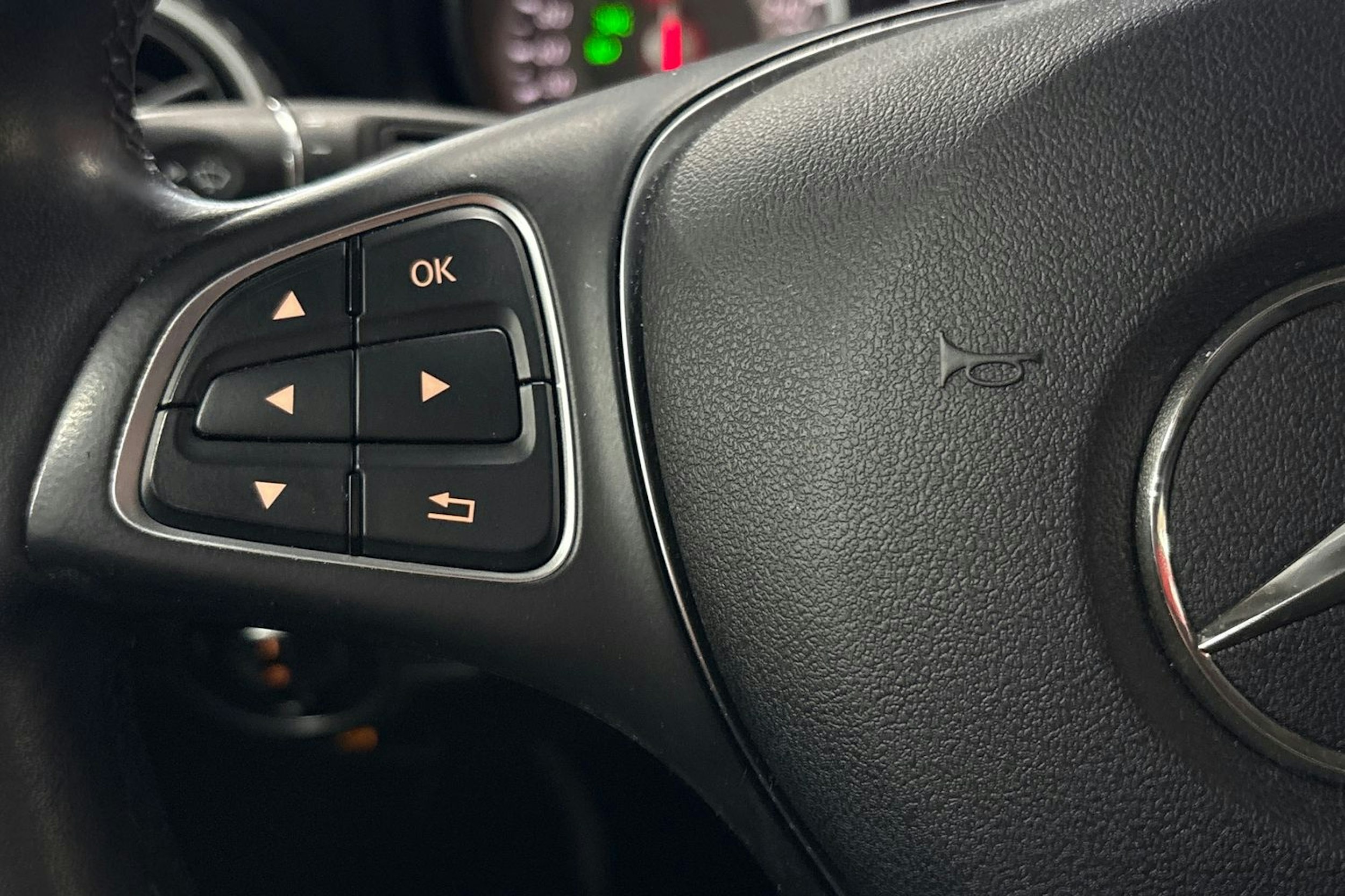 Harmaa Mercedes-Benz GLA 2016 kuva 16.