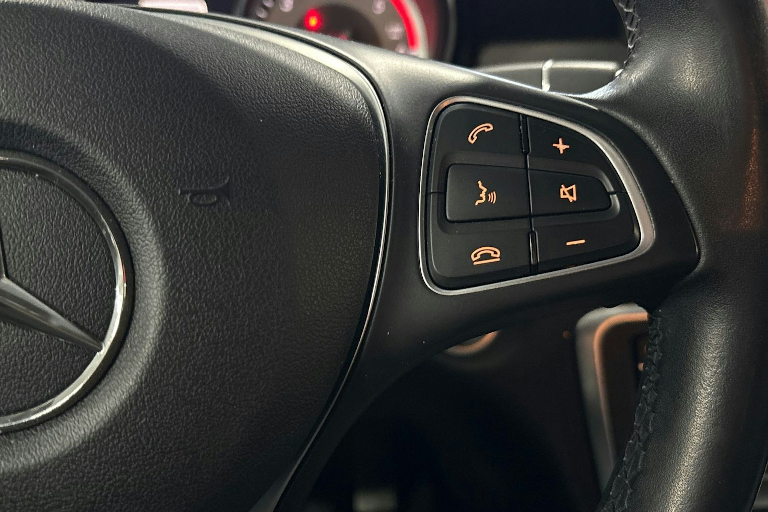 Harmaa Mercedes-Benz GLA 2016 kuva 17.