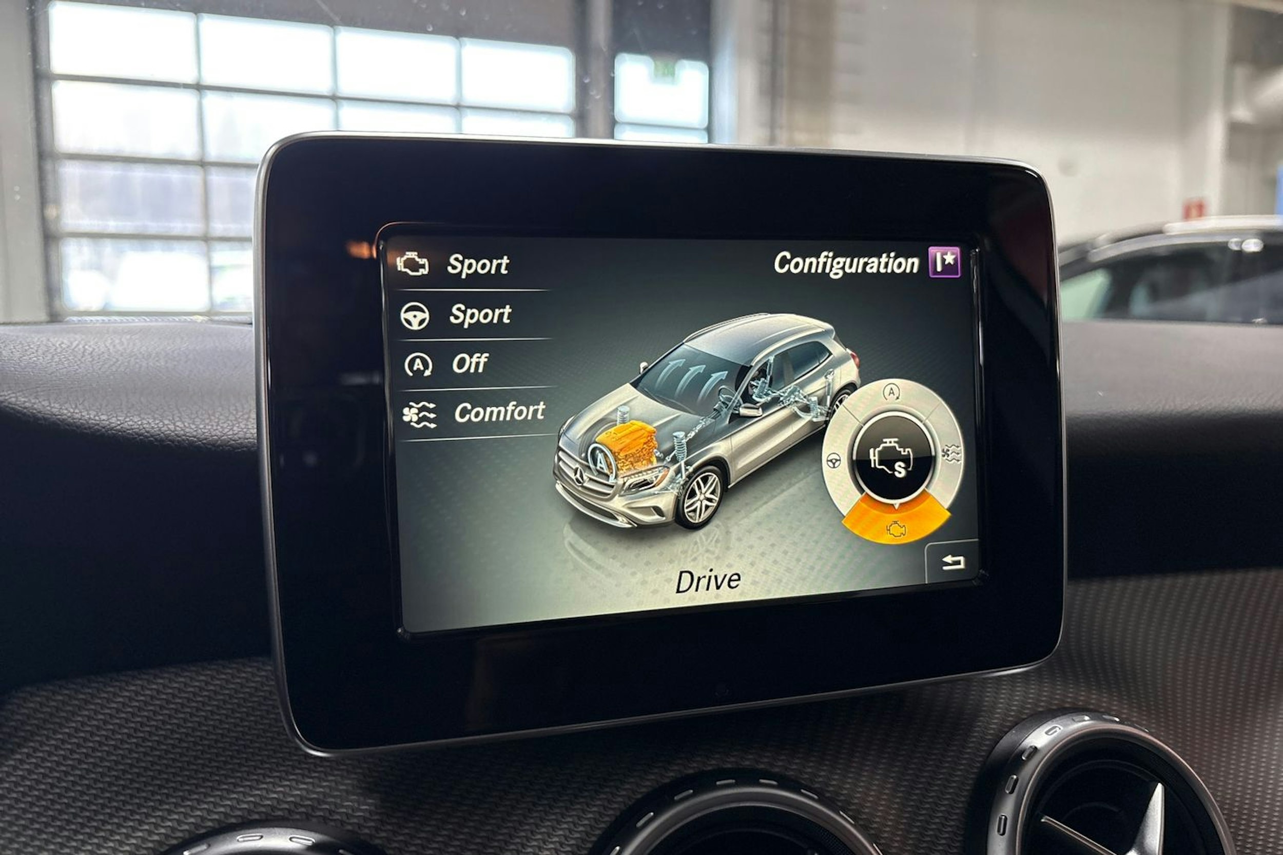 Harmaa Mercedes-Benz GLA 2016 kuva 21.