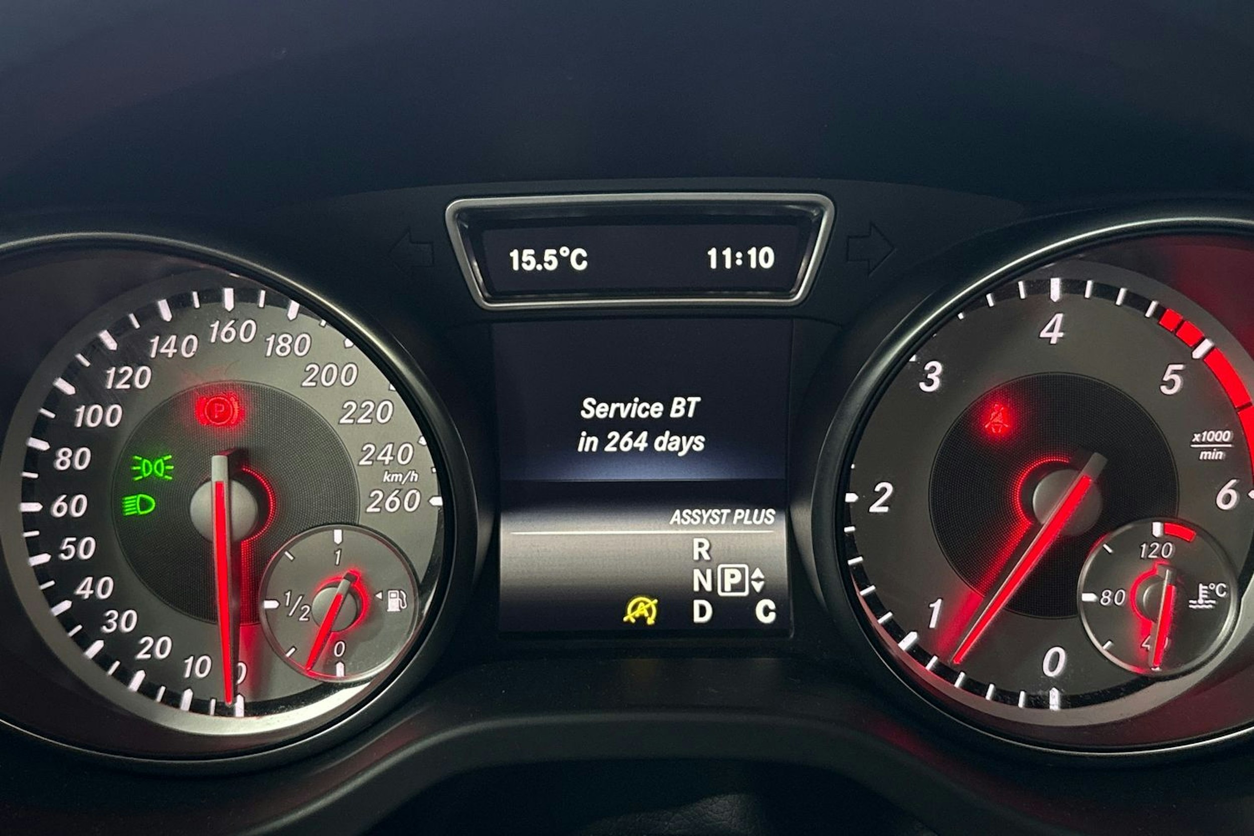 Harmaa Mercedes-Benz GLA 2016 kuva 22.