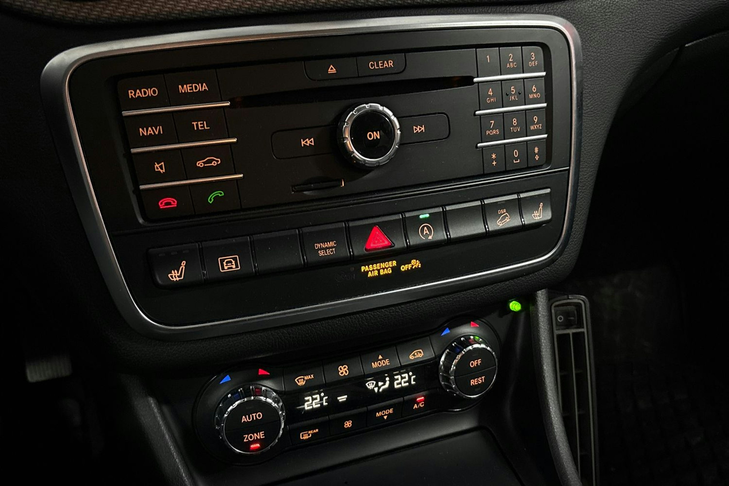 Harmaa Mercedes-Benz GLA 2016 kuva 23.