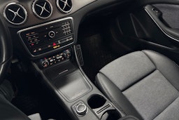 Harmaa Mercedes-Benz GLA 2016 kuva 24.