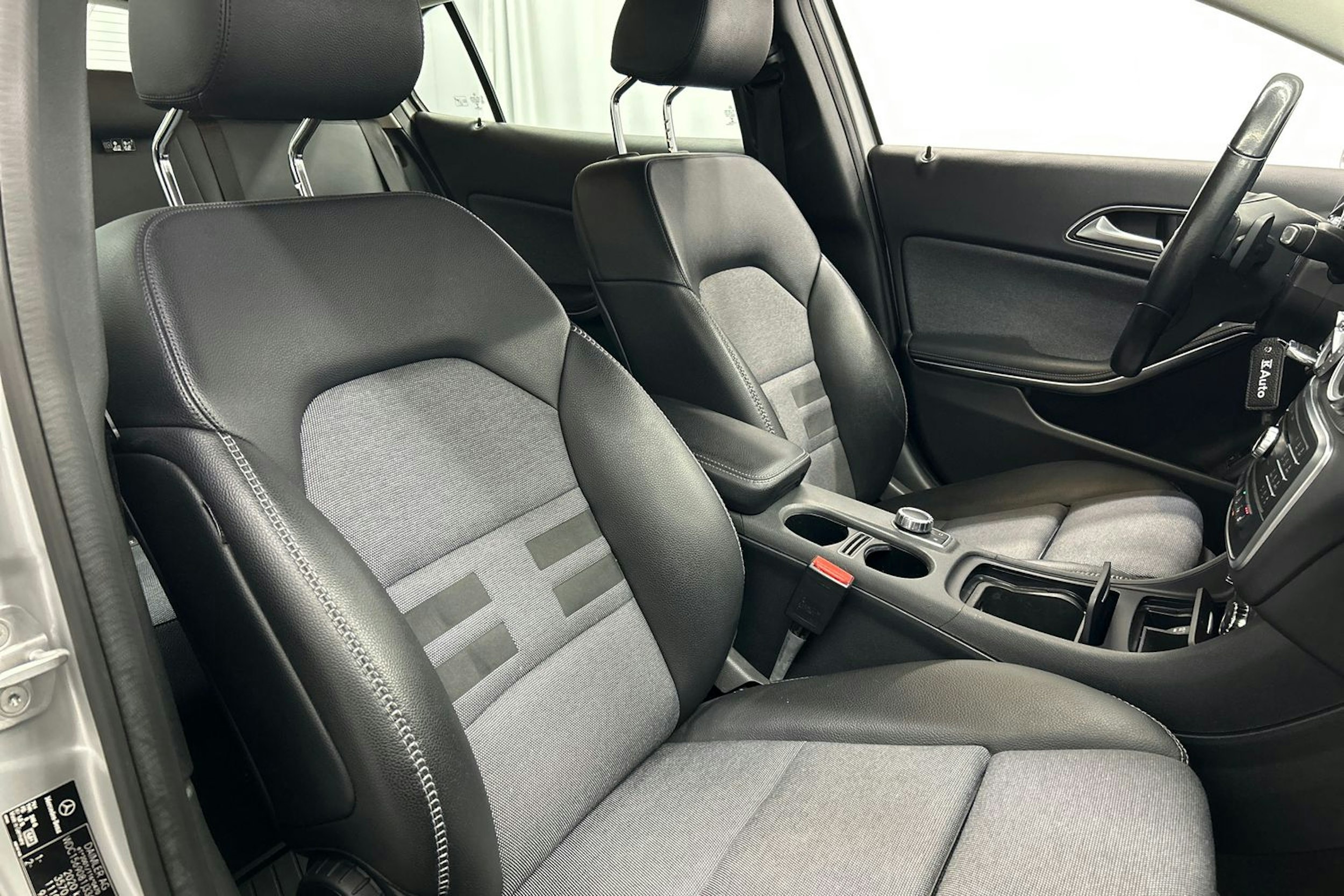 harmaa Mercedes-Benz GLA 2017 kuva 15.