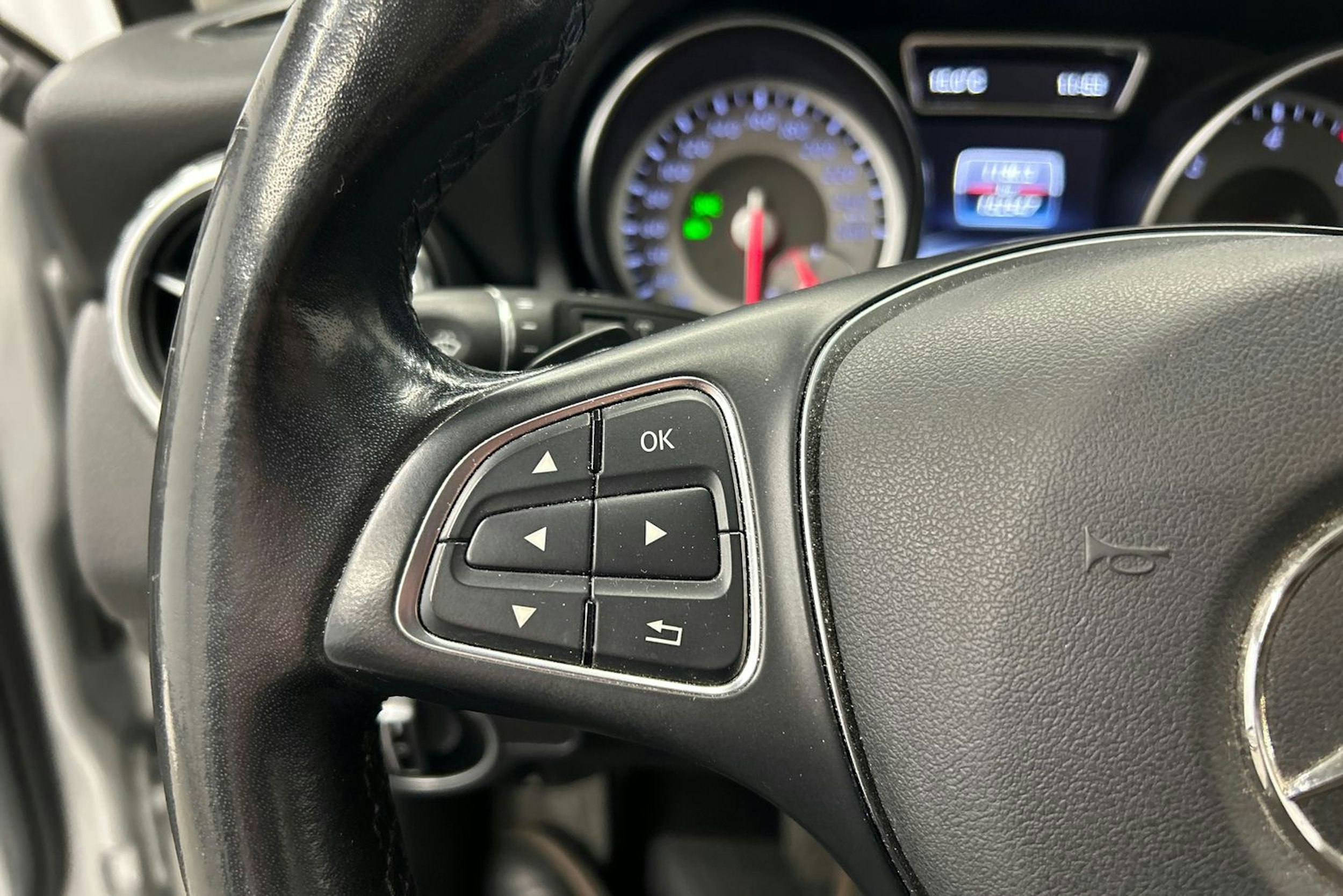 harmaa Mercedes-Benz GLA 2017 kuva 21.