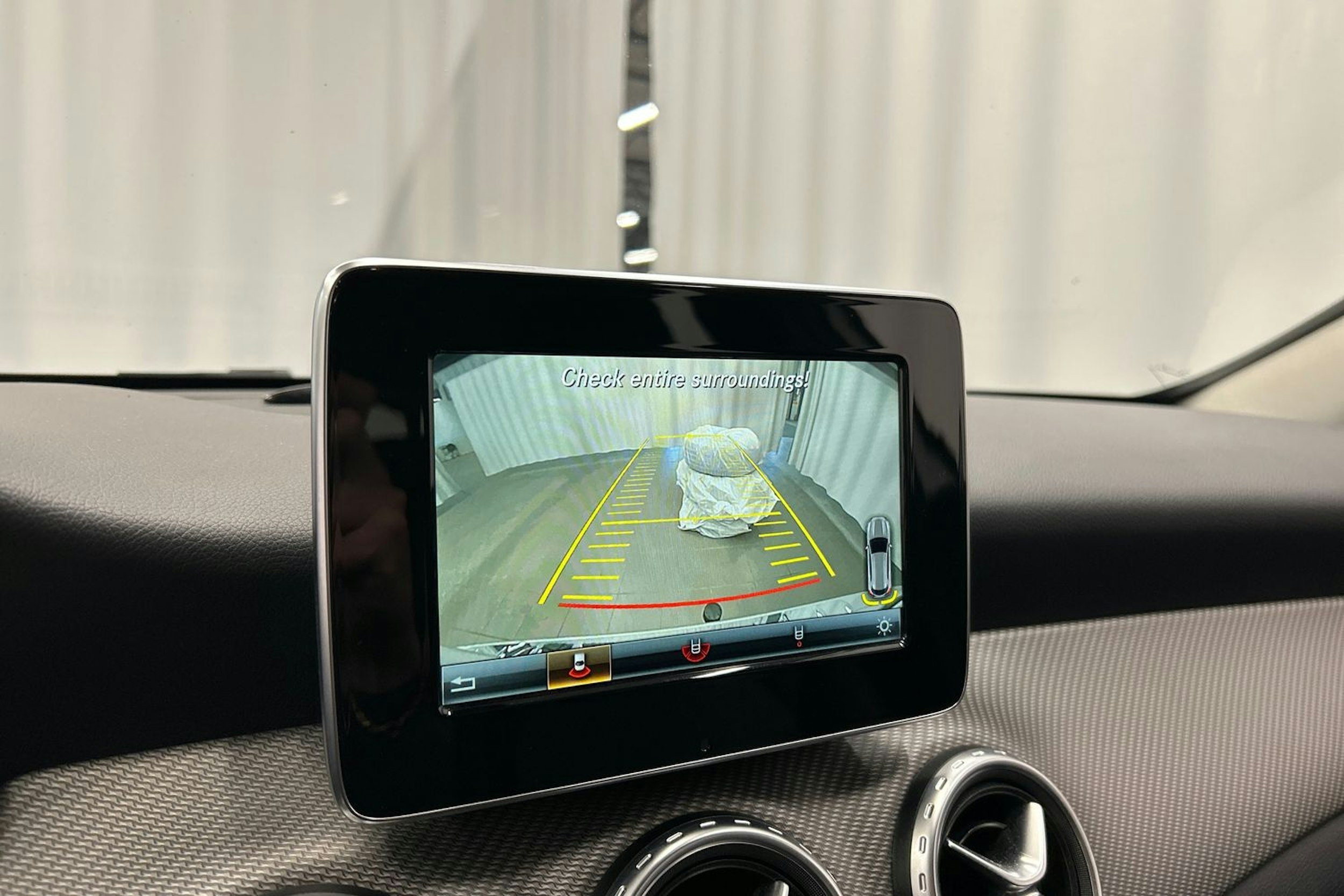 harmaa Mercedes-Benz GLA 2017 kuva 24.