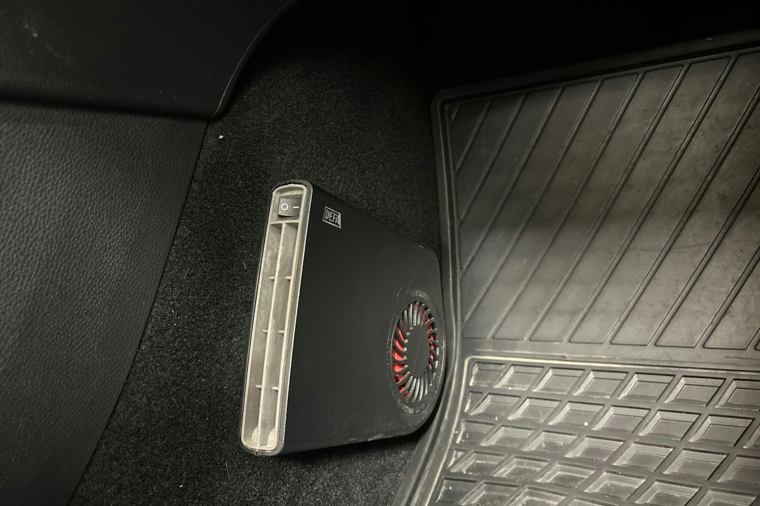 harmaa Mercedes-Benz GLA 2017 kuva 27.