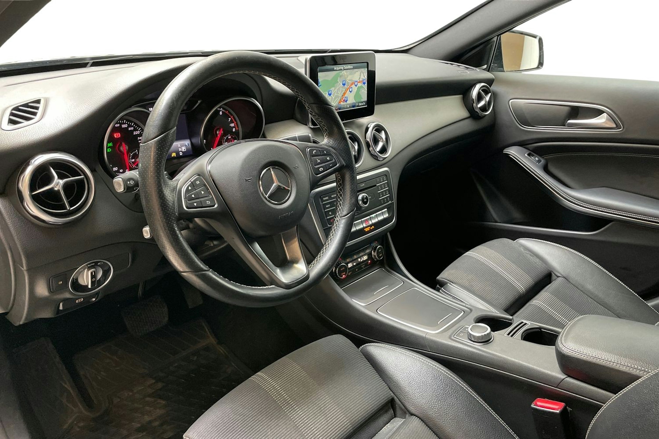 harmaa Mercedes-Benz GLA 2017 kuva 7.