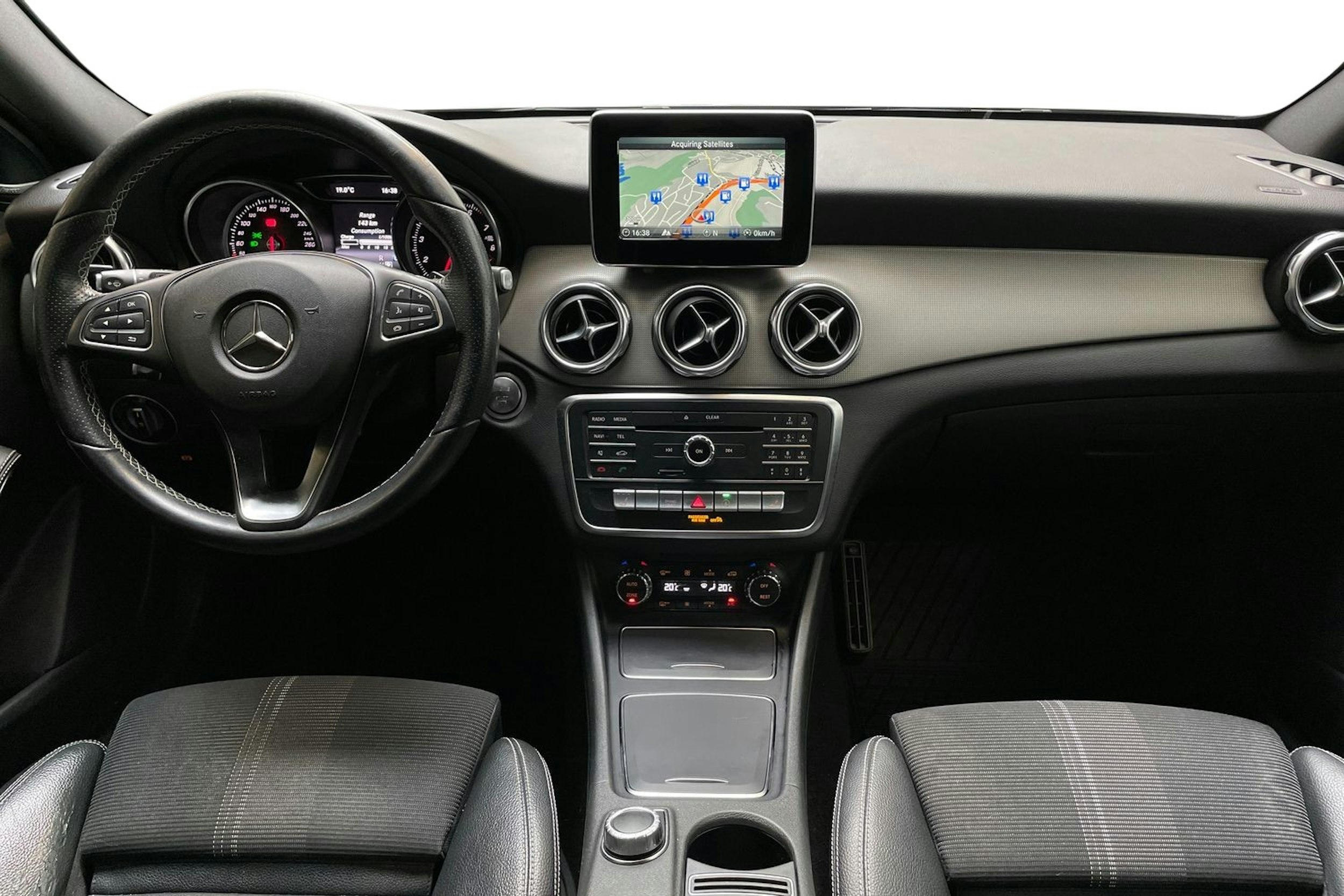 harmaa Mercedes-Benz GLA 2017 kuva 9.
