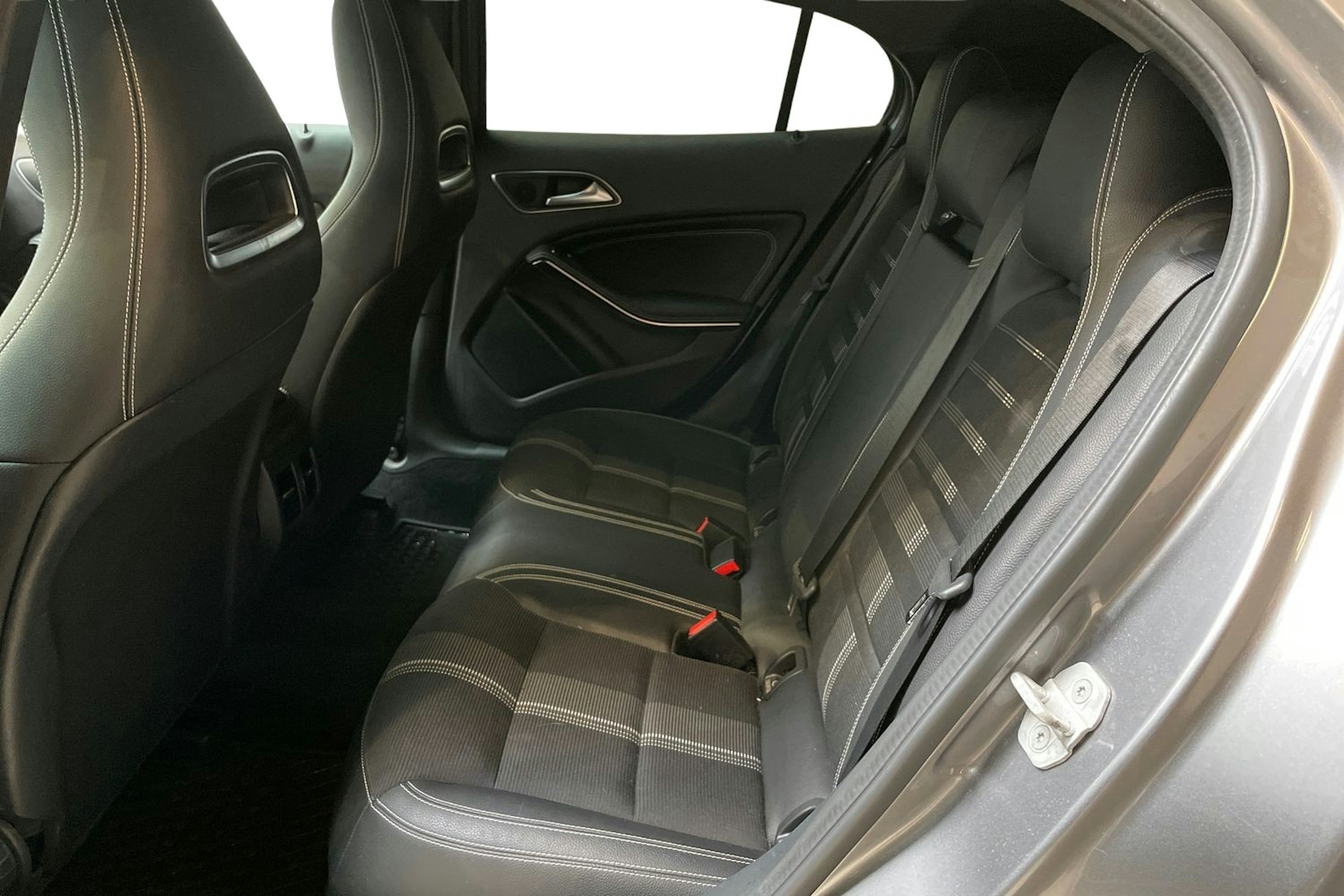 harmaa Mercedes-Benz GLA 2017 kuva 10.