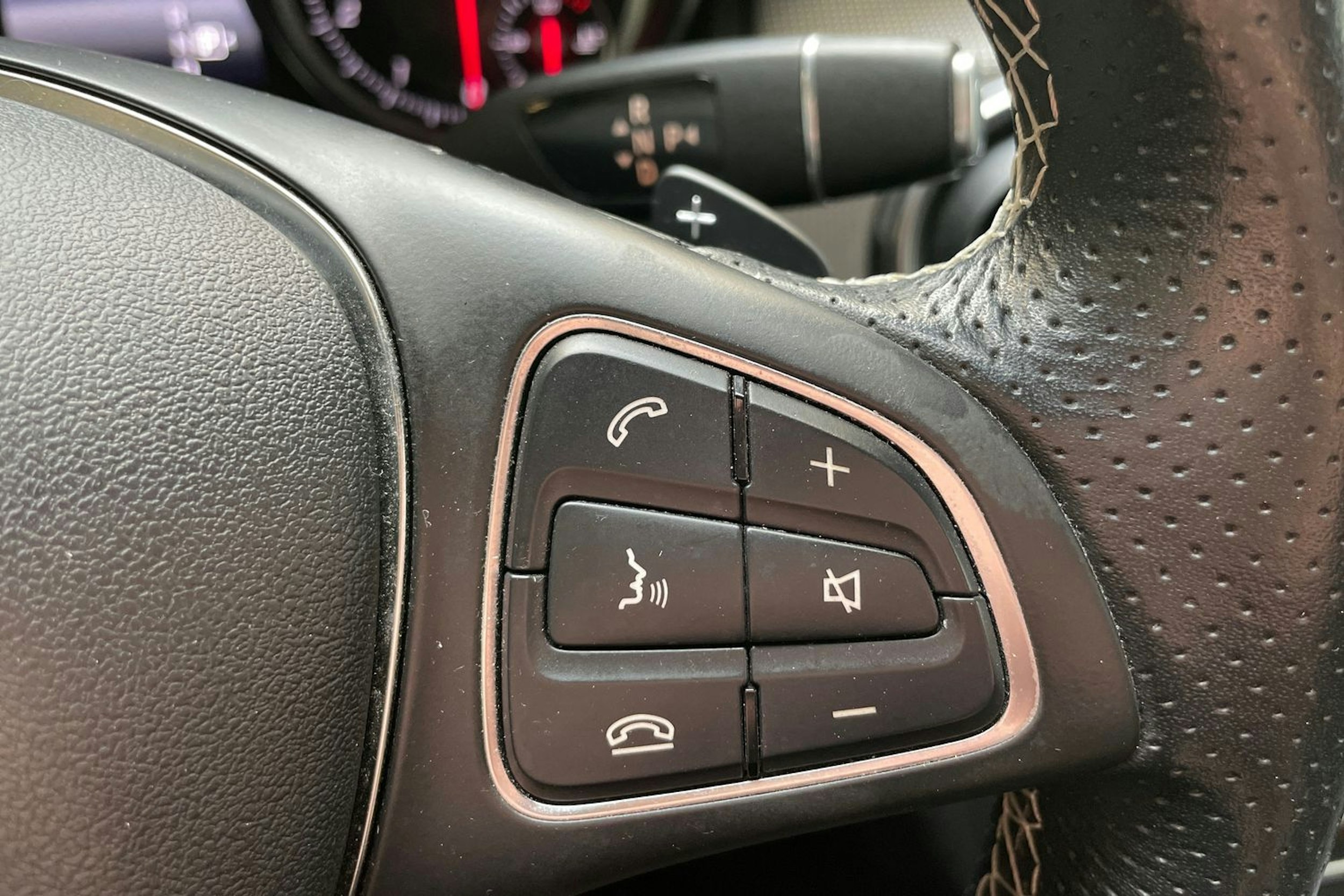 harmaa Mercedes-Benz GLA 2017 kuva 18.