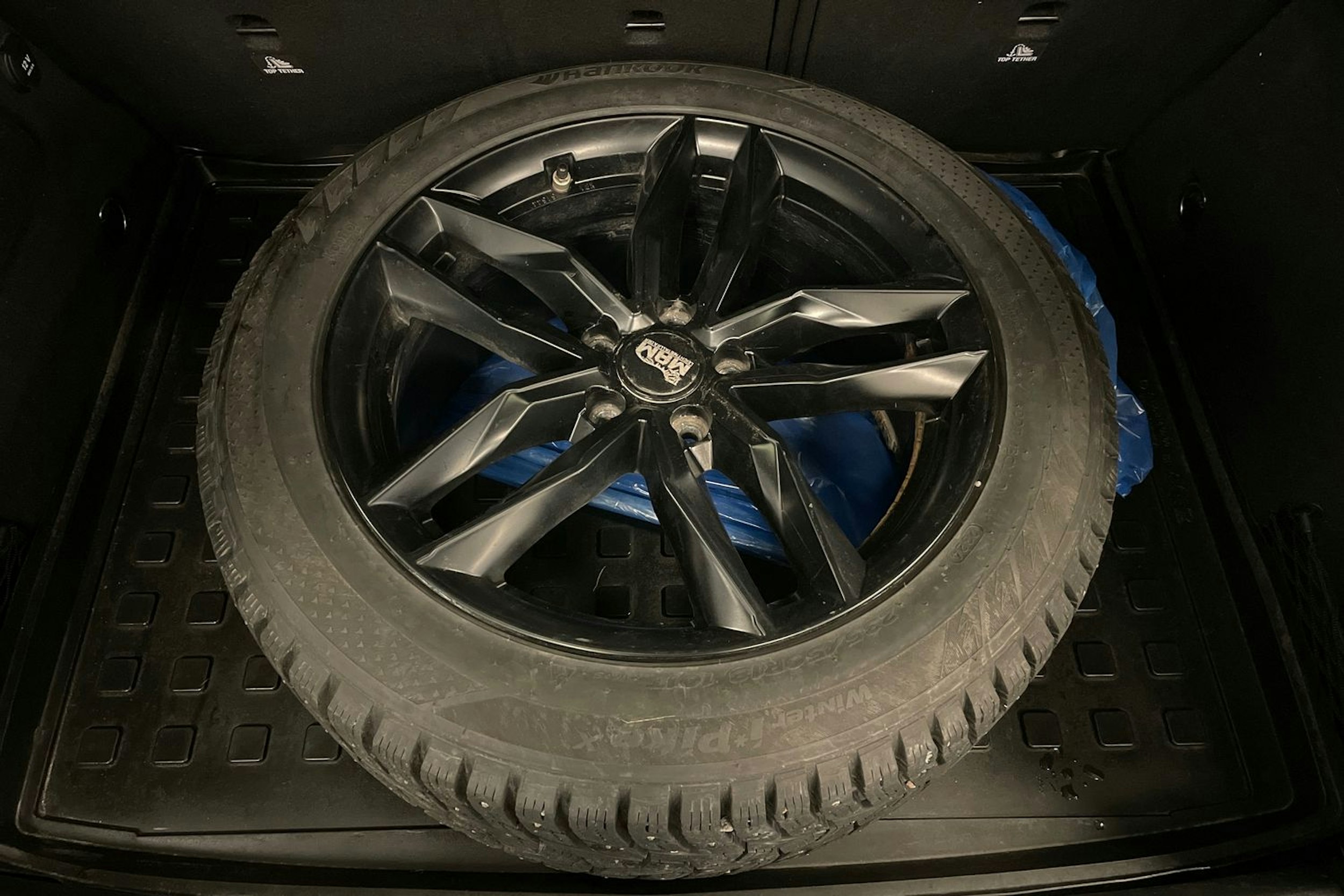 harmaa Mercedes-Benz GLA 2017 kuva 26.
