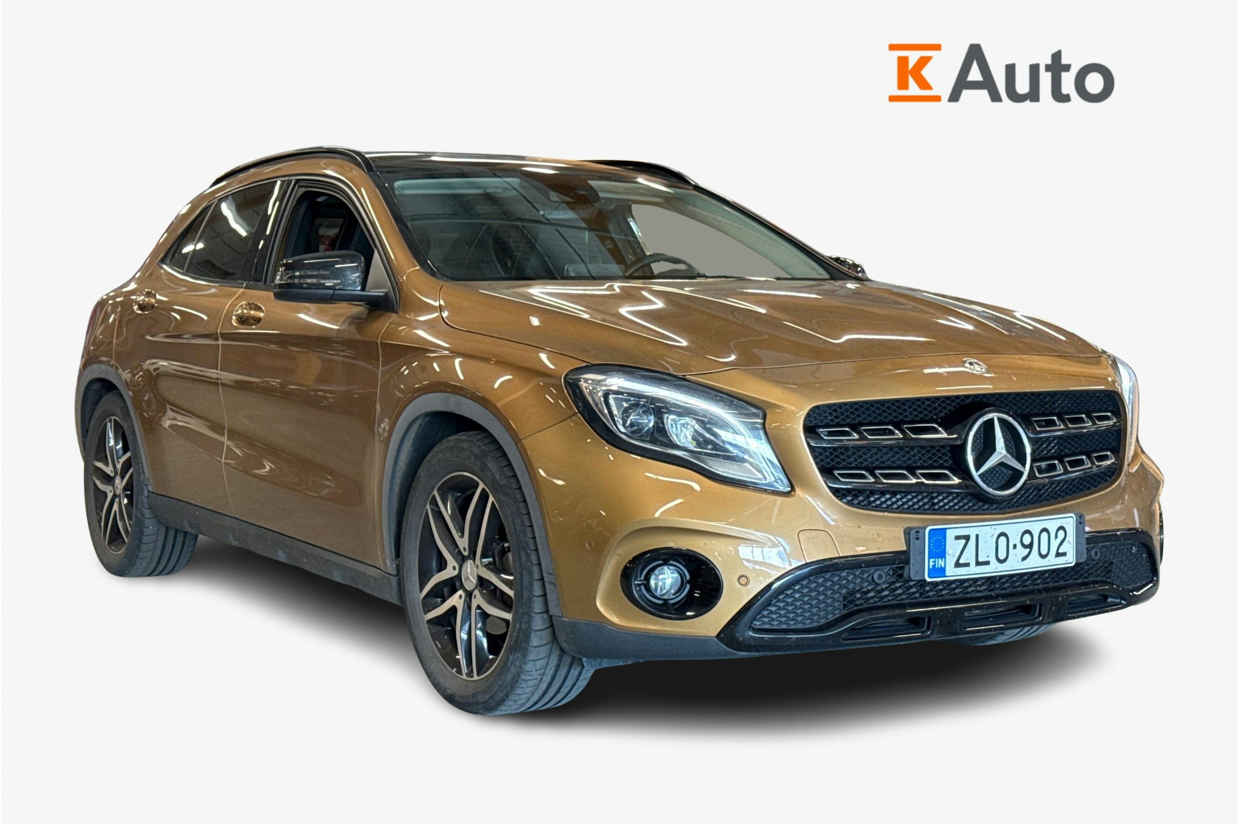 ruskea (beige) Mercedes-Benz GLA 2017 kuva 1.