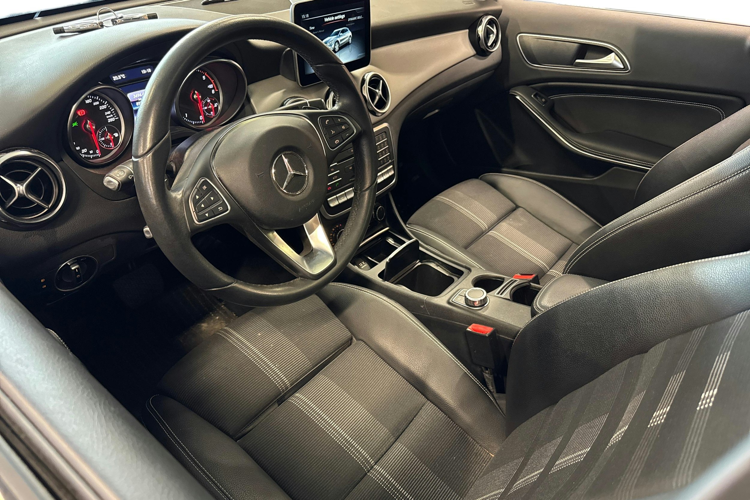 ruskea (beige) Mercedes-Benz GLA 2017 kuva 3.