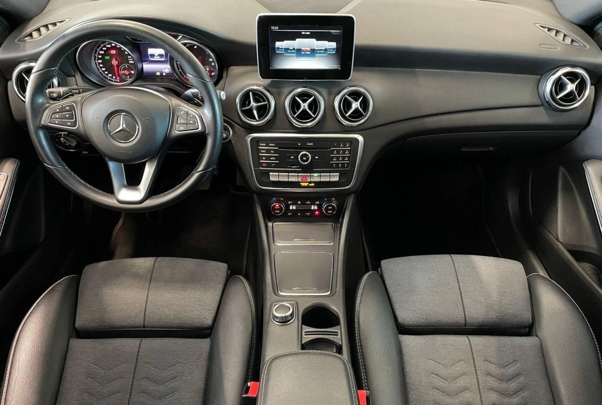 harmaa Mercedes-Benz GLA 2018 kuva 7.