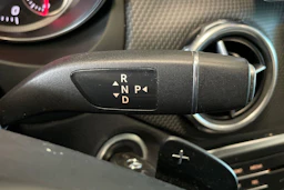 harmaa Mercedes-Benz GLA 2018 kuva 16.