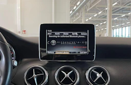 harmaa Mercedes-Benz GLA 2018 kuva 18.